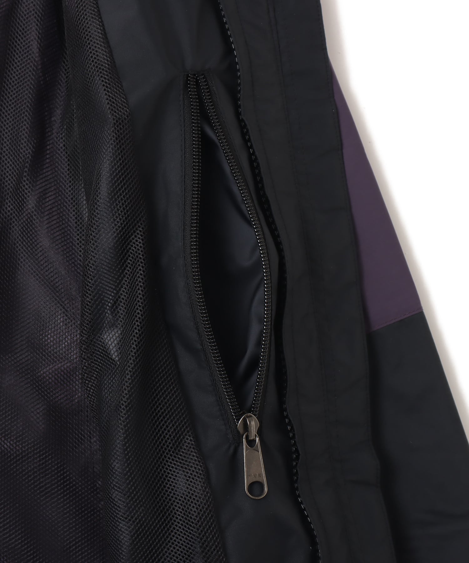 THE NORTH FACE Chimney Wind Jacket エンドレスダスクxブラックの画像