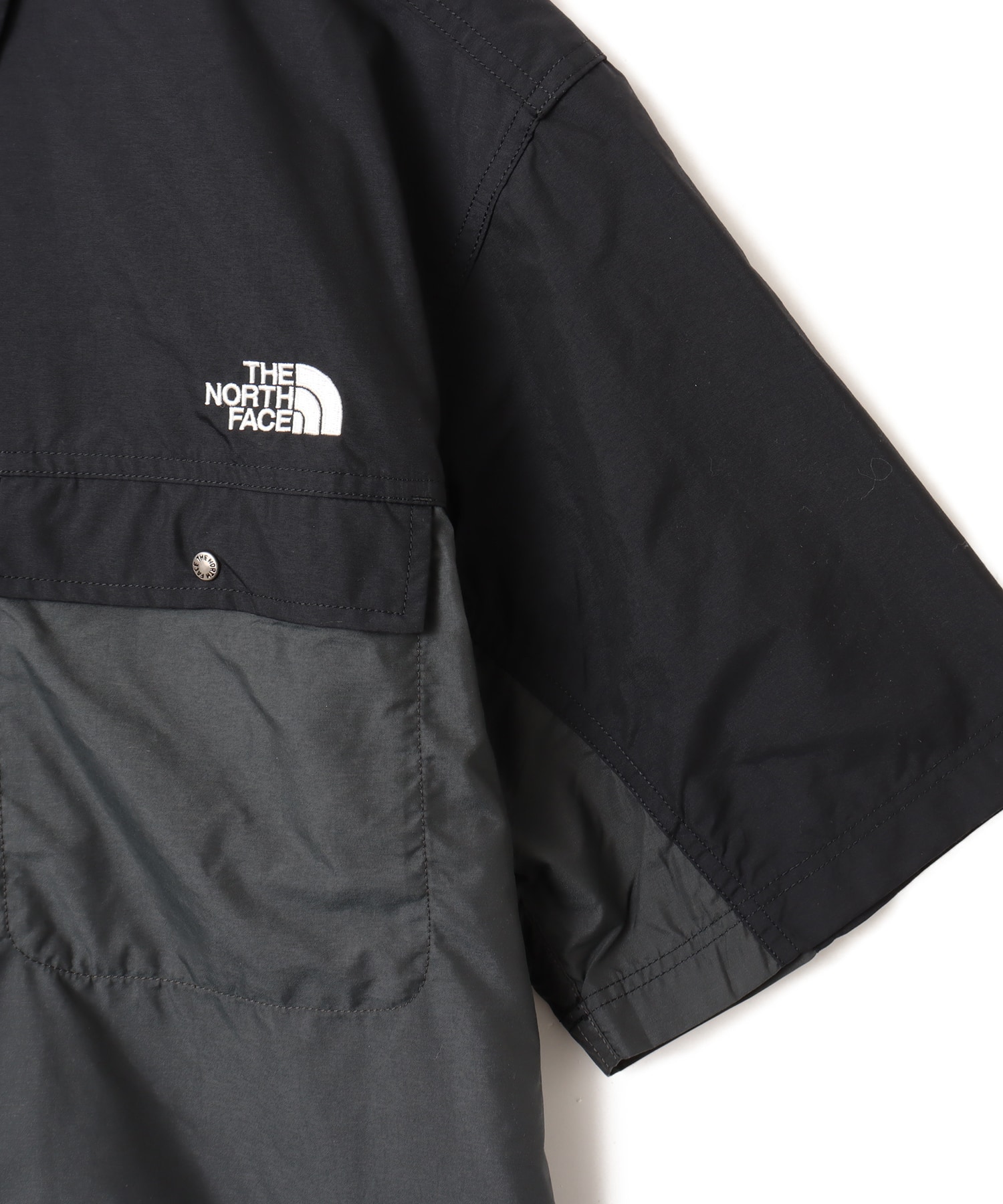 THE NORTH FACE S/S NUPTSE SHIRT ブラックxアスファルトグレーの画像