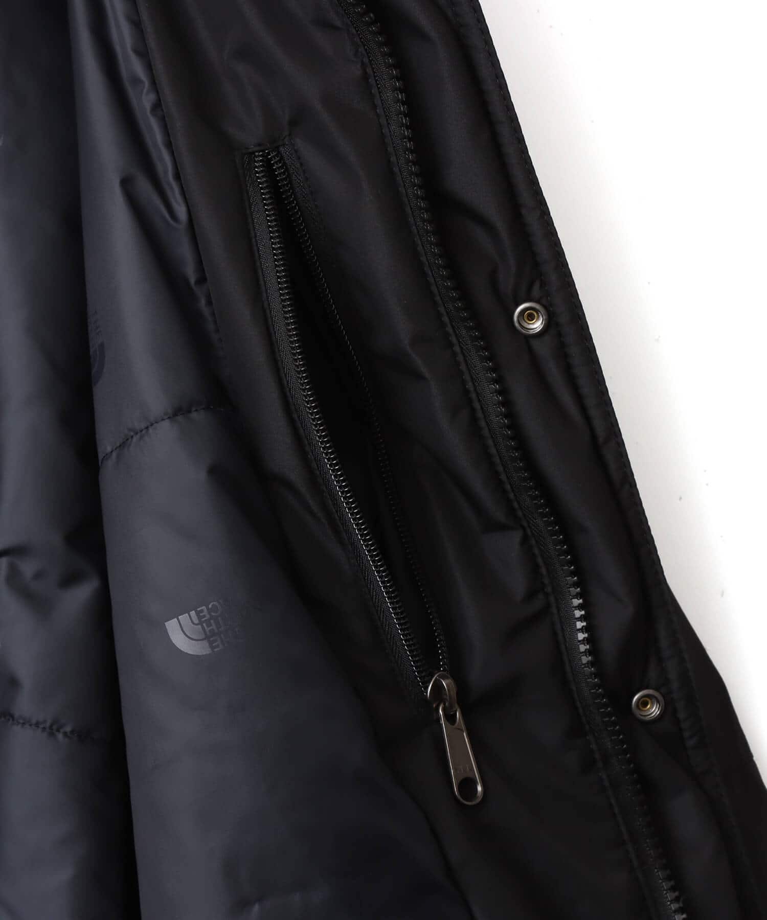 THE NORTH FACE Mountain Insulation Jacket ブラックの画像