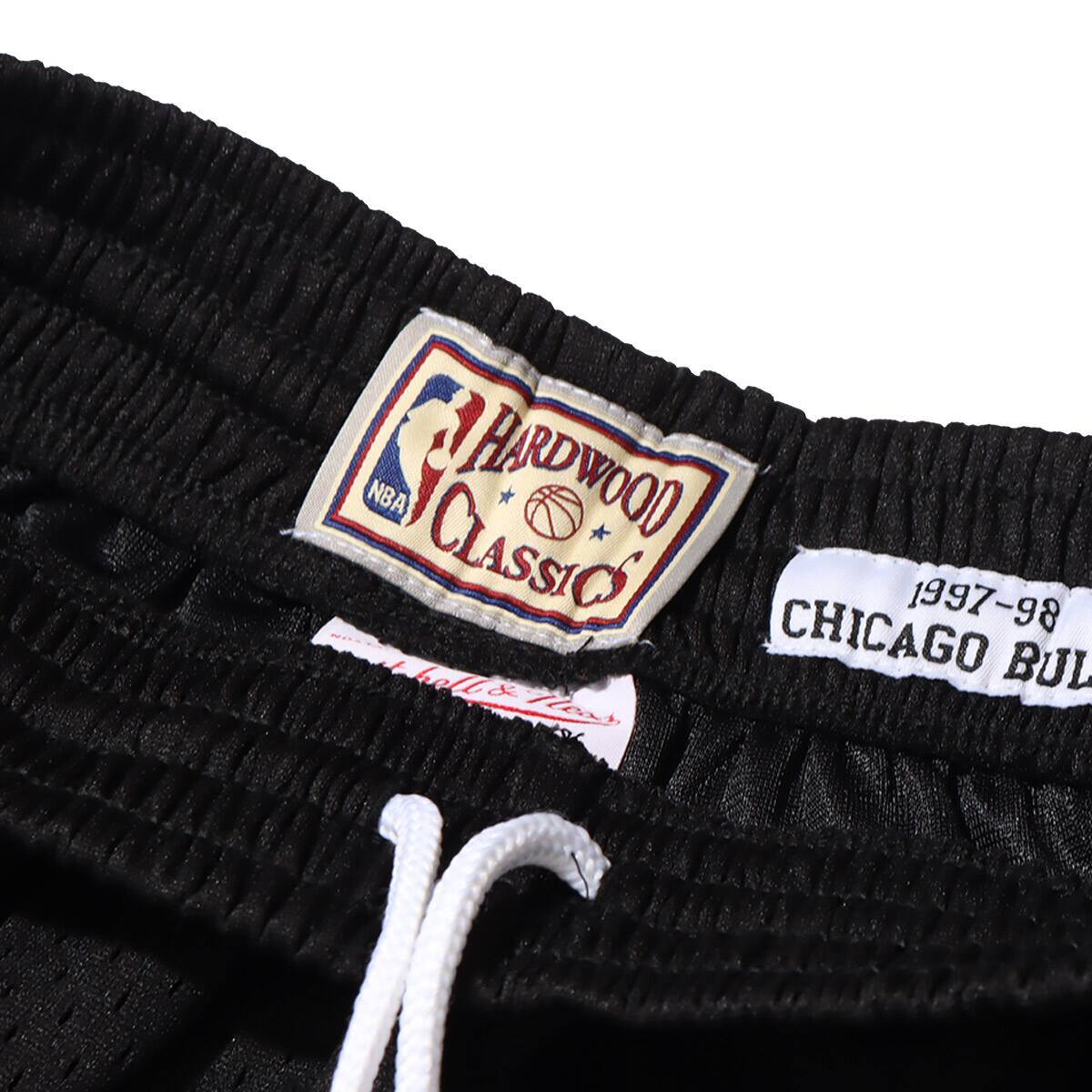 Mitchell & Ness Swingman Road Shorts Chicago Bulls 1997-98 BLACK 21SS-Iの画像