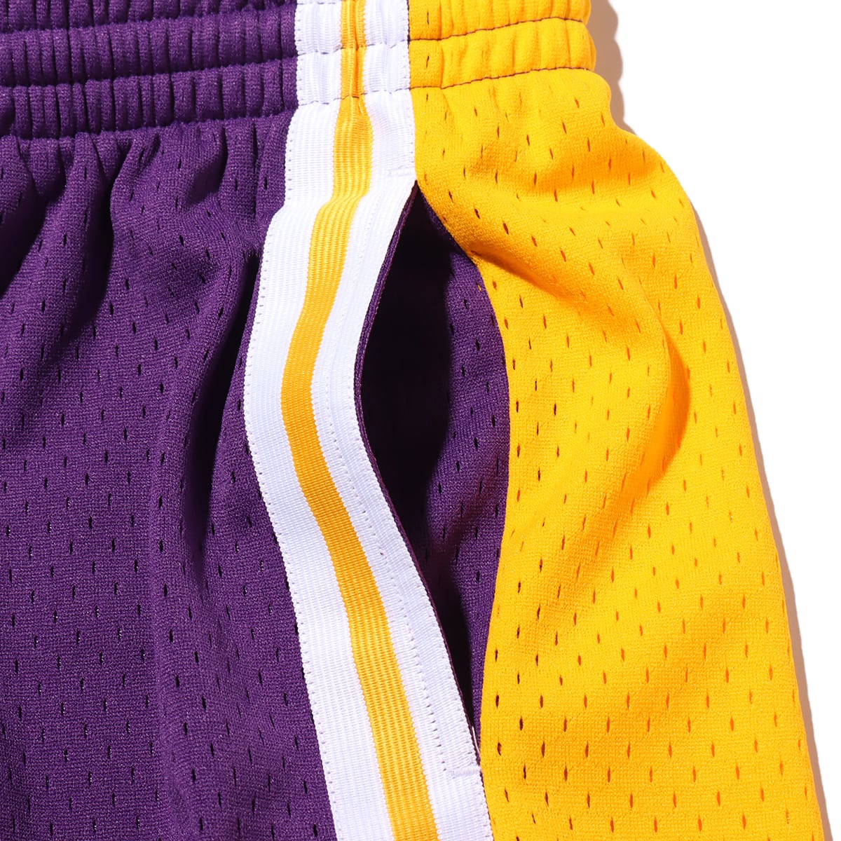 Mitchell & Ness NBA SWINGMAN ROAD SHORTS LAKERS 84-85 PURPLE 20SU-I