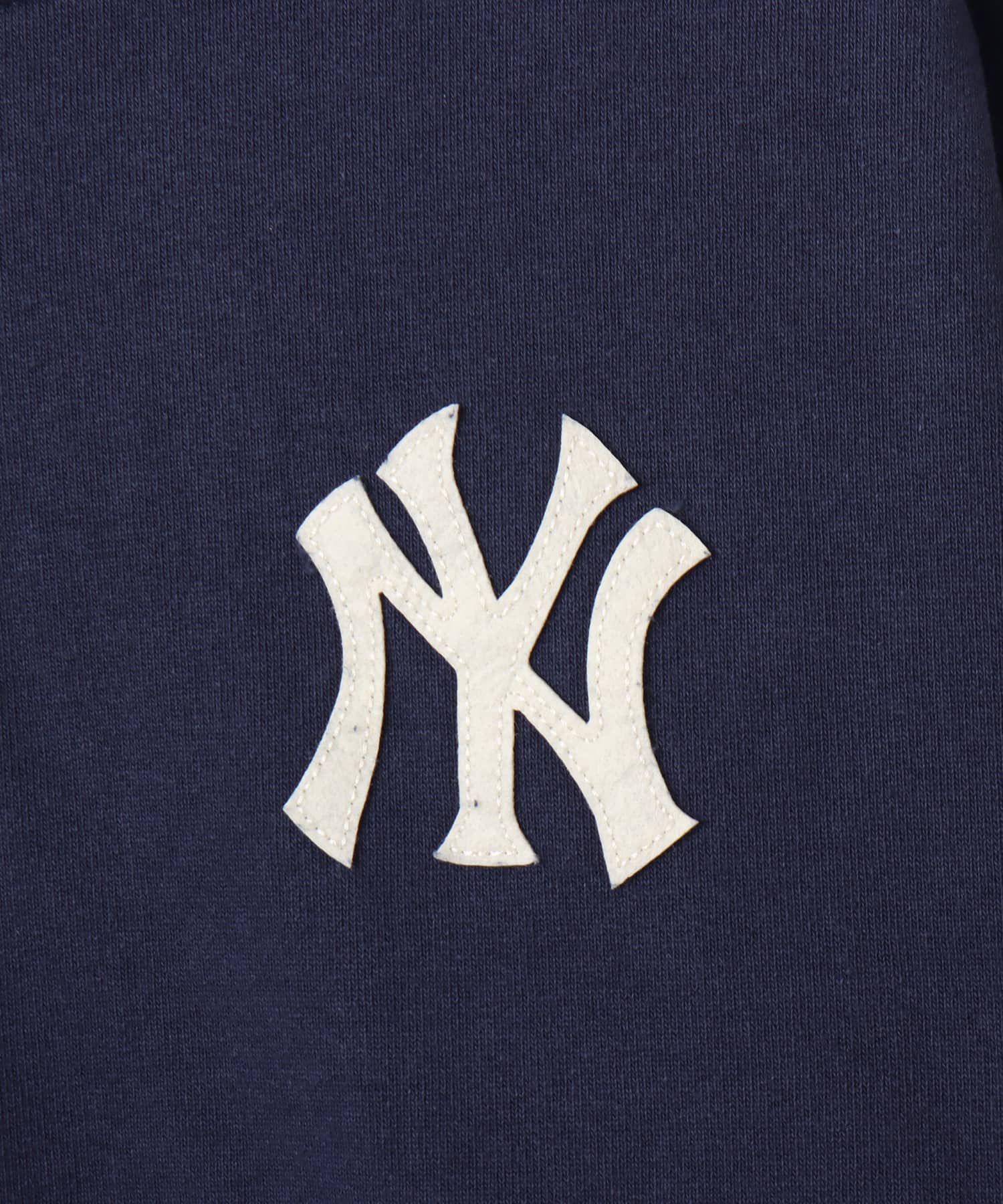 SPORTY＆RICH Heritage Yankees Serif Crewneck Dark Navyの画像