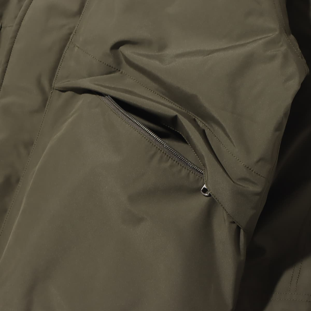 nanamica GORE-TEX Short Down Jacket Khaki Greenの画像