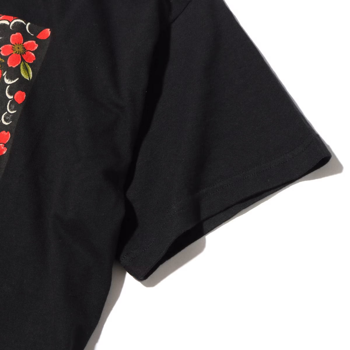 UBIQ THREE TIDES TATTOO × UBIQ “IREZUMI” T-SHIRT (Sakurafubuki) Designed by MutsuoBLACK の画像