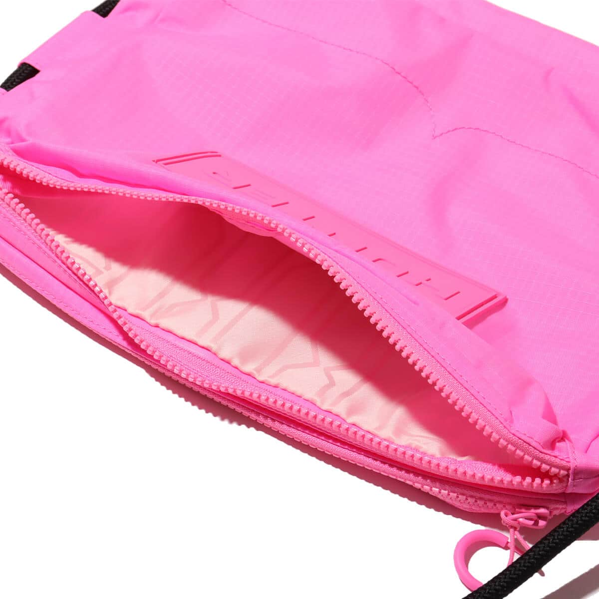 HUNTER TRAVEL RIPSTOP SACOCHE Highlighter Pink の画像