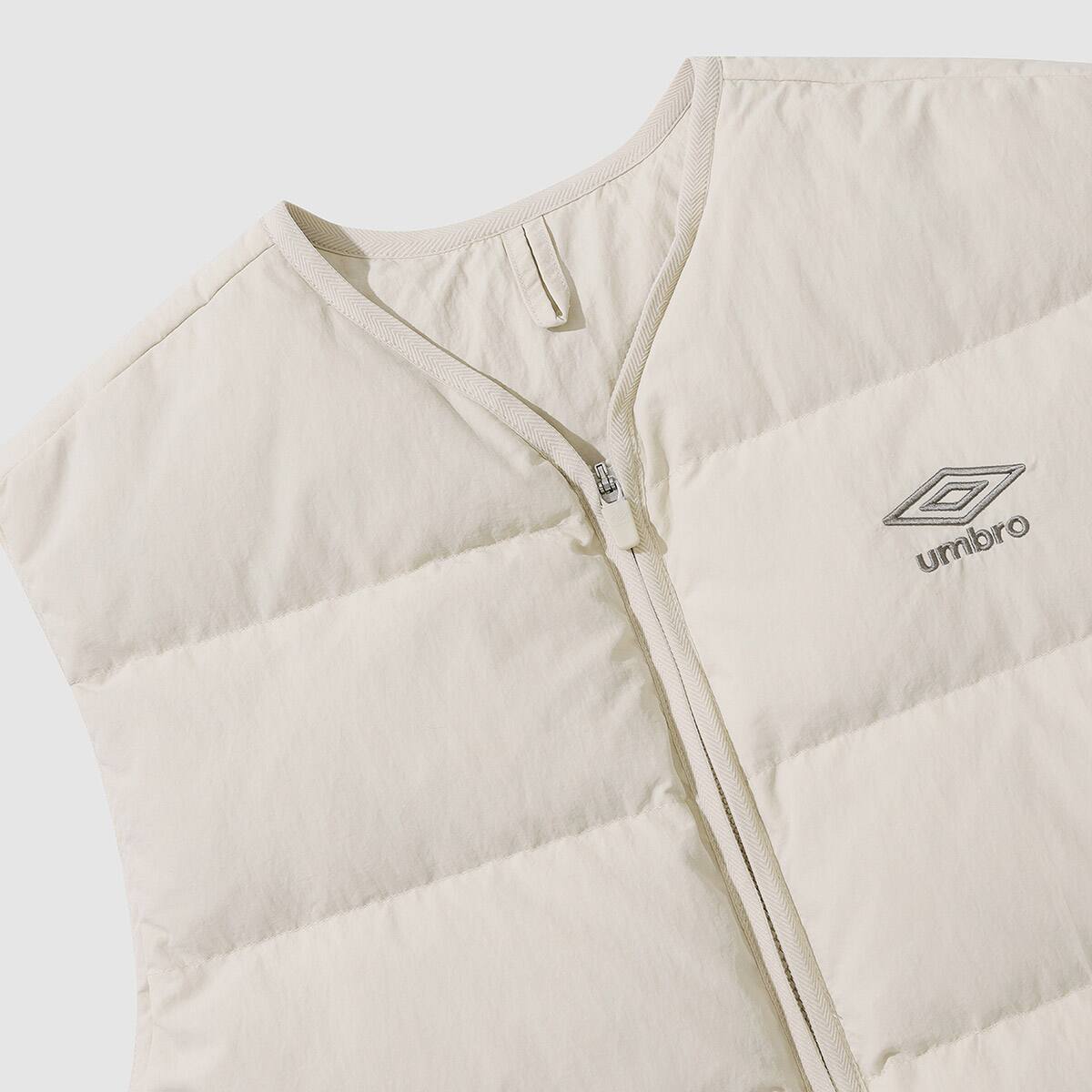 UMBRO Lightweight Down Vest オイスターベージュの画像