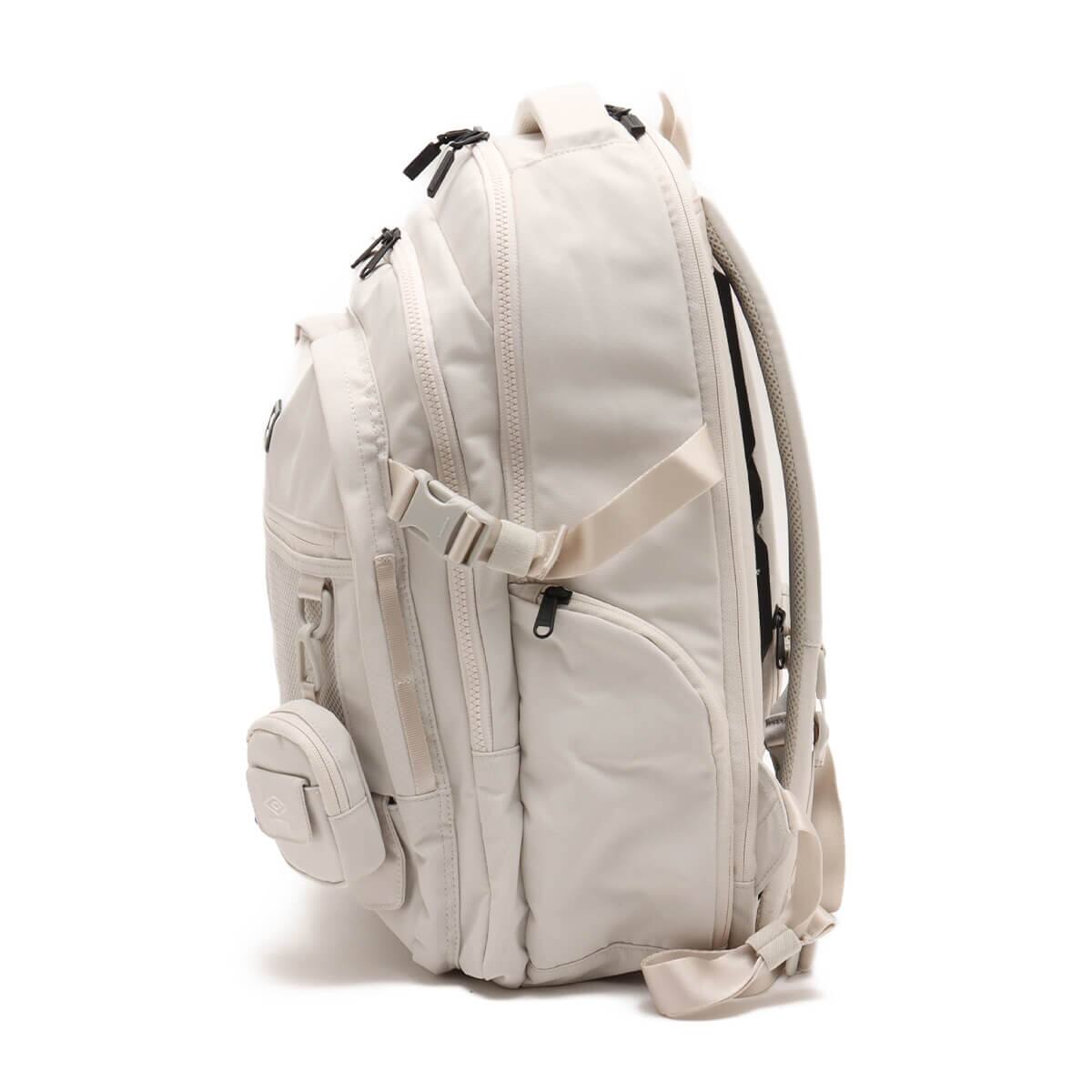 UMBRO BACKPACK ベージュ の画像