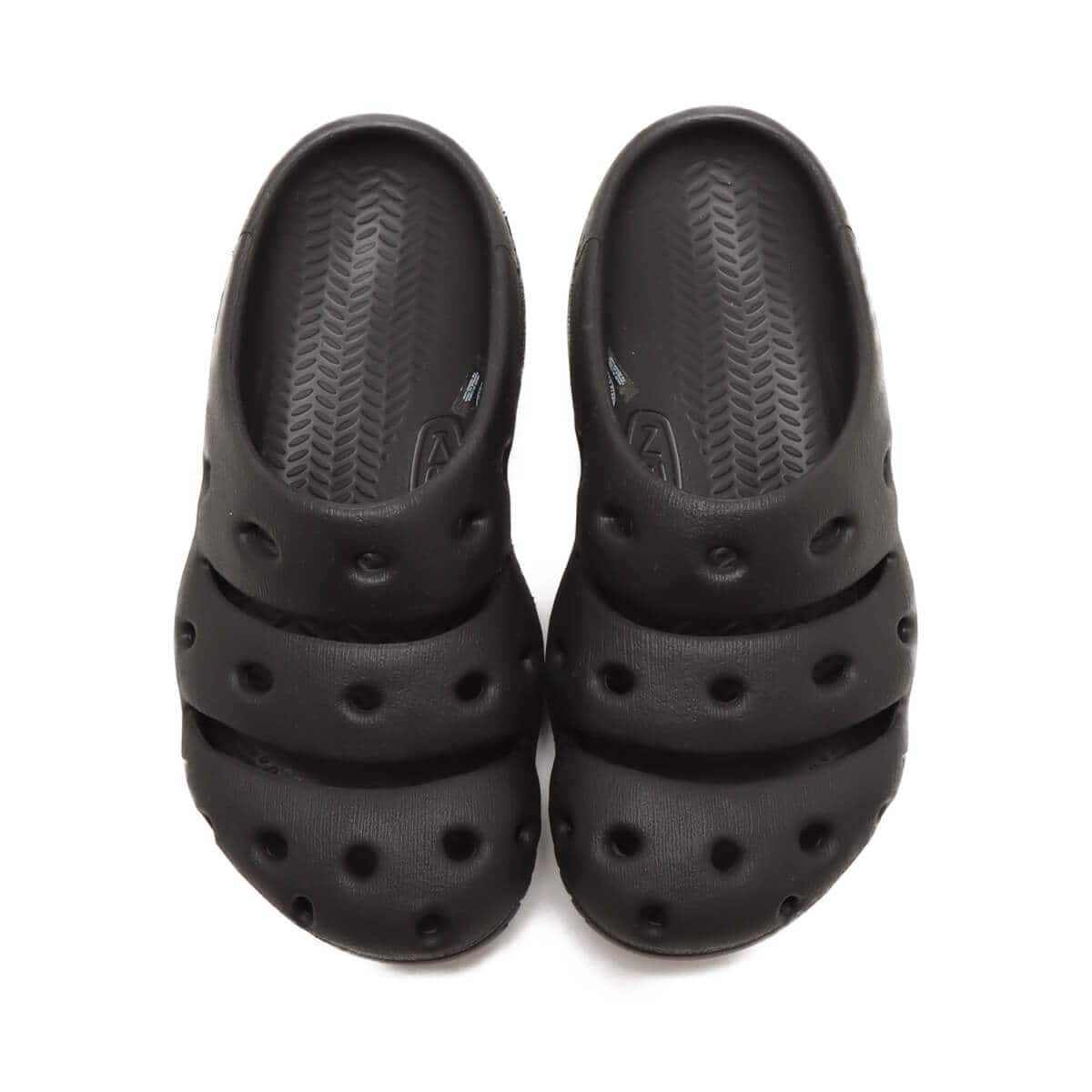 KEEN YOGUI Black/Magnetの画像
