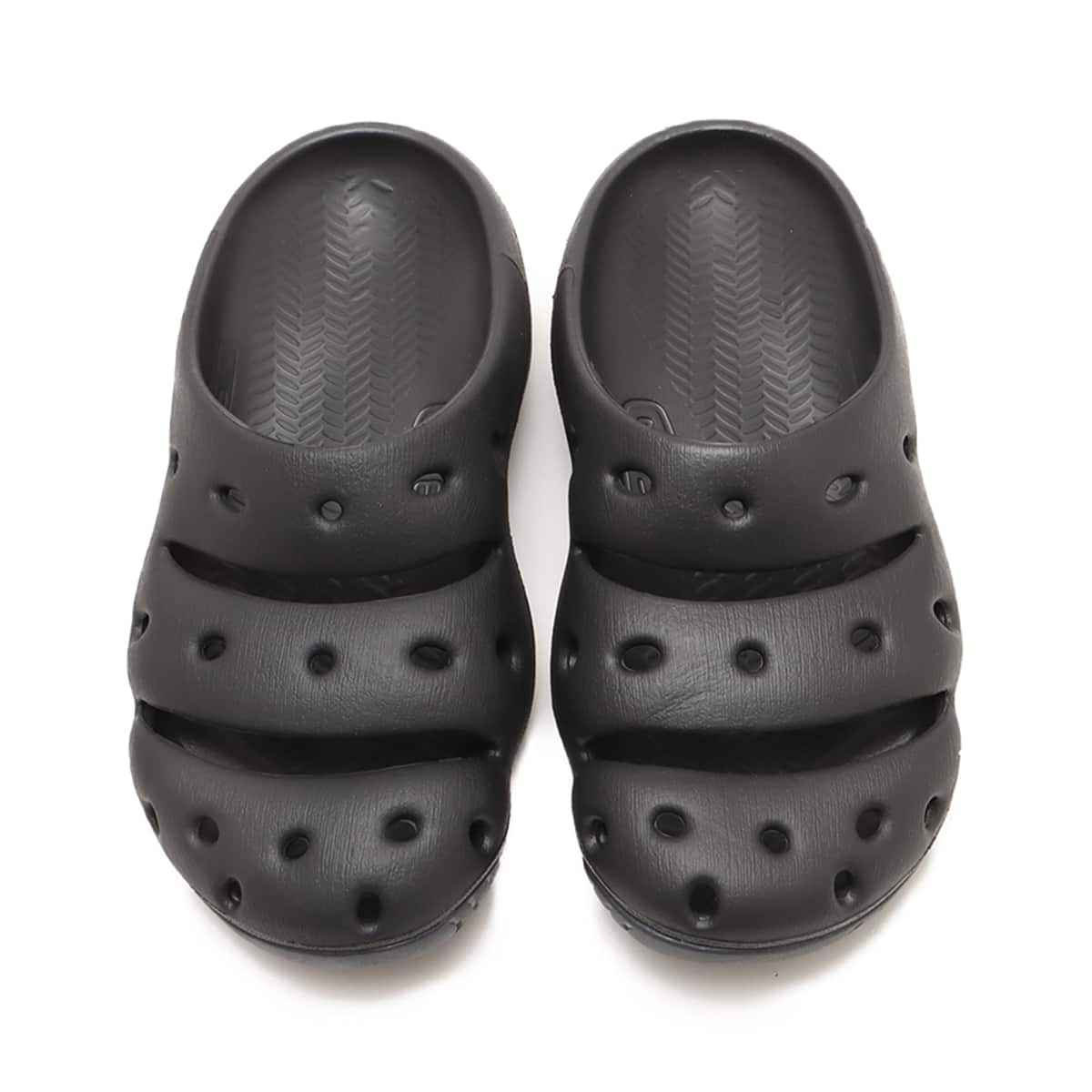 KEEN YOGUI Black/Magnetの画像