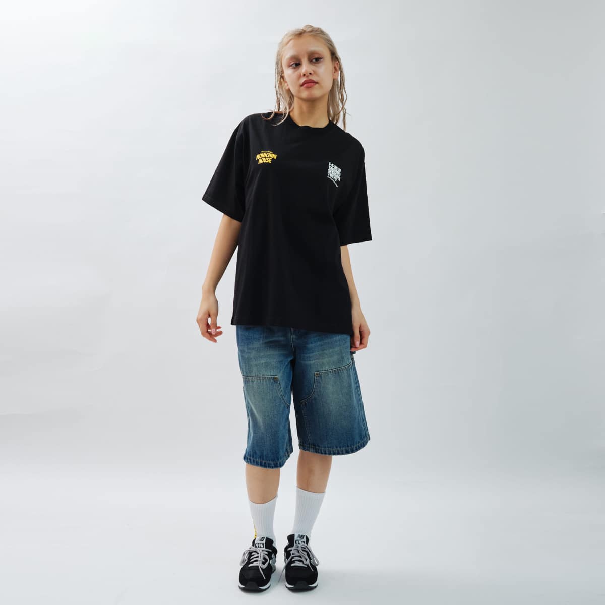 atmos pink x MONICHIKI HOUSE Address T-Shirt BLACKの画像