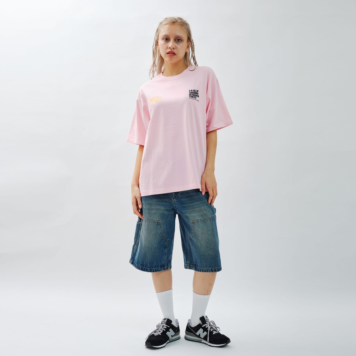 atmos pink x MONICHIKI HOUSE Address T-Shirt PINKの画像
