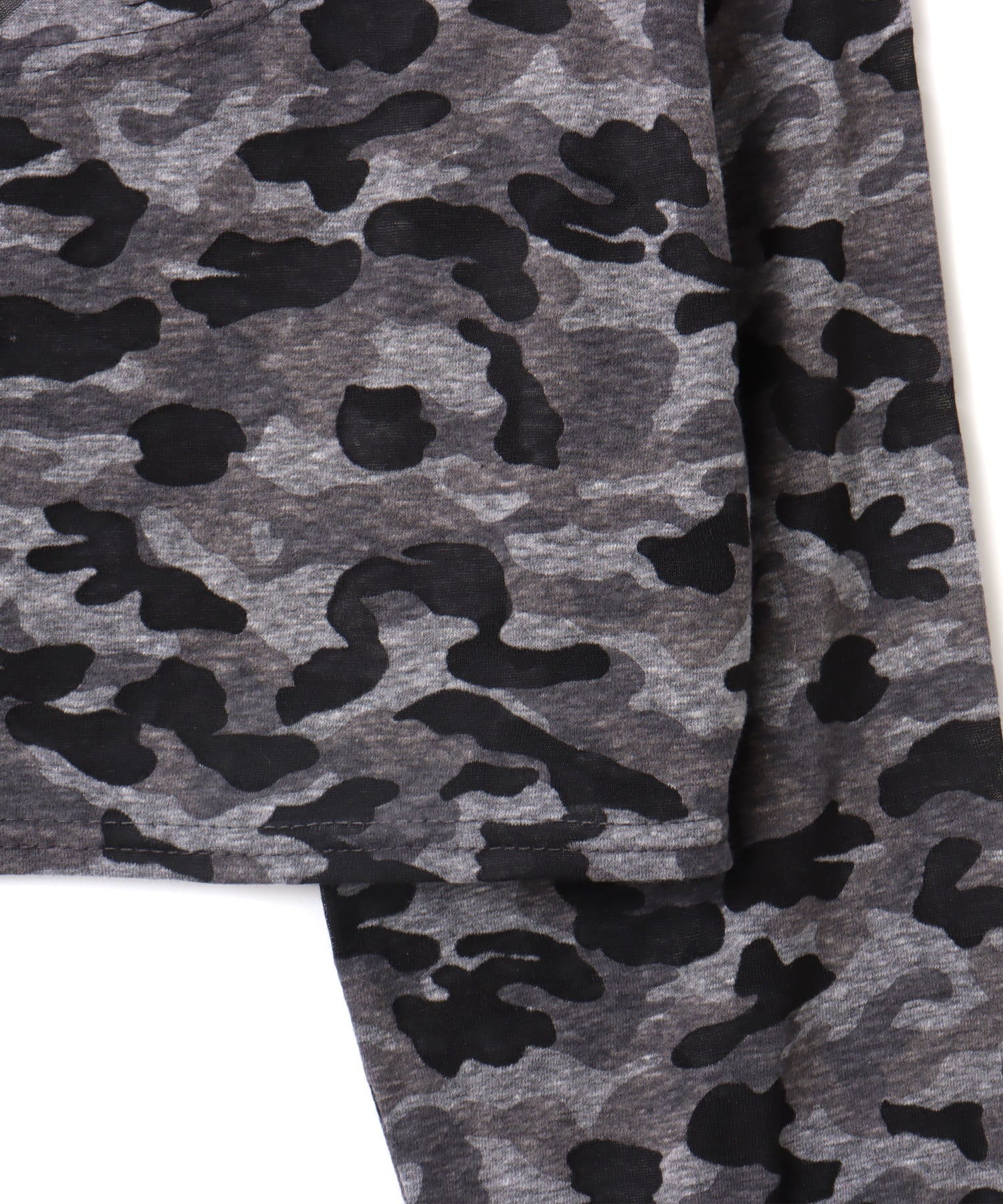 atmos pink Cropped Camouflage Tops GRAYの画像