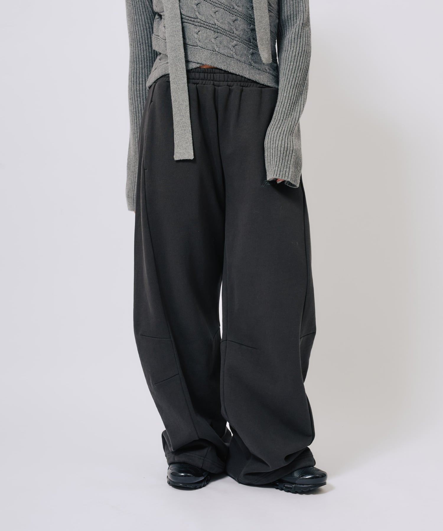 atmos pink Sweat Baggy Pants CHARCOALの画像