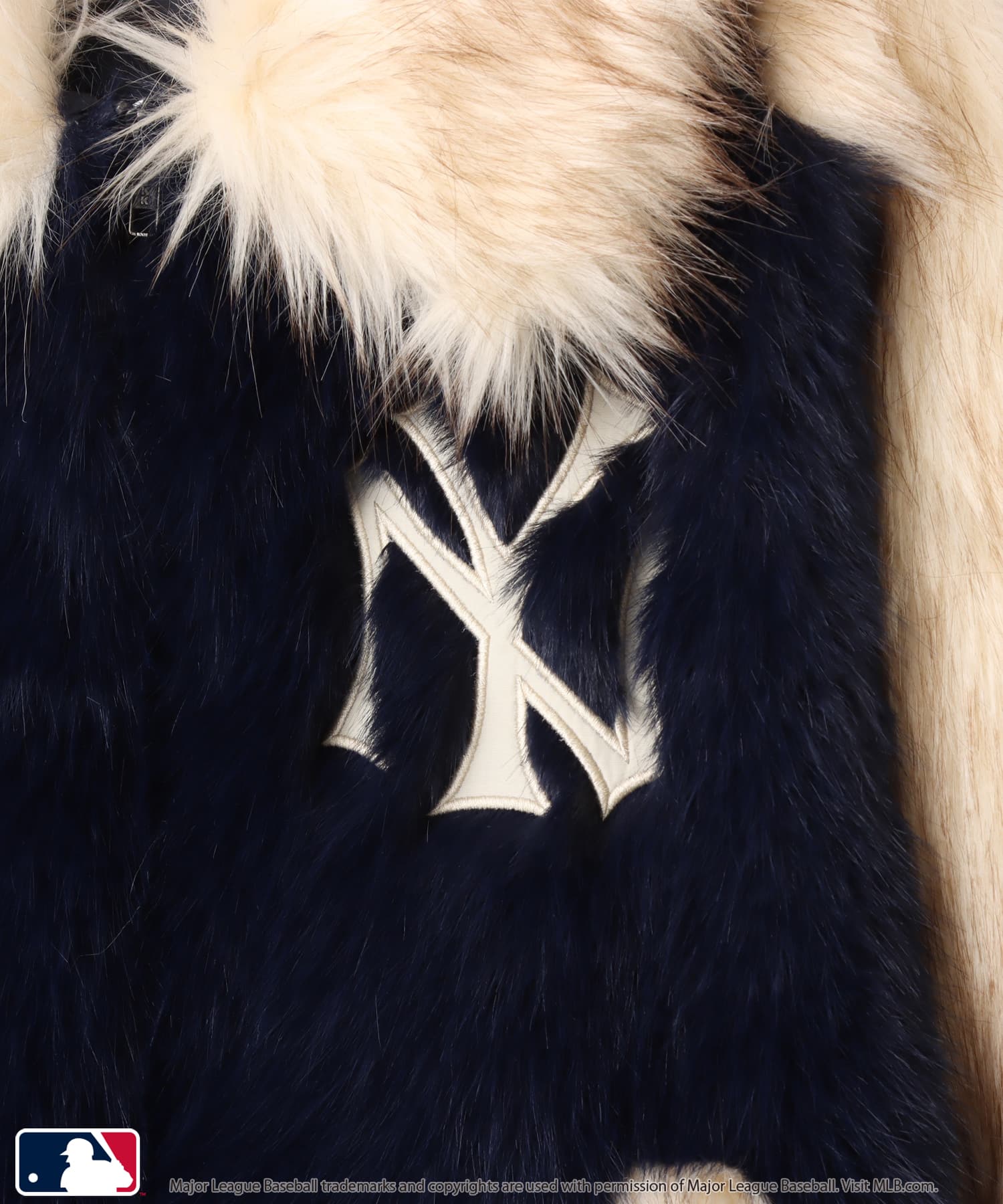atmos pink MLB Faux Fur Blouson NAVYの画像