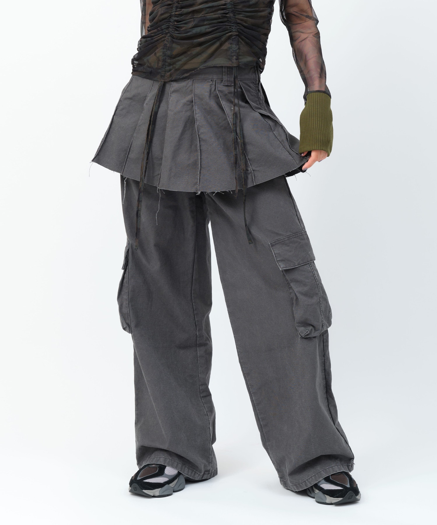 atmos pink Skirt Layered Pants CHARCOALの画像