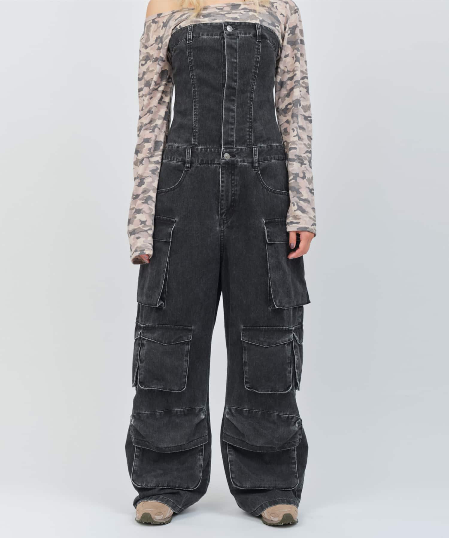 atmos pink Cargo All in One BLACKの画像