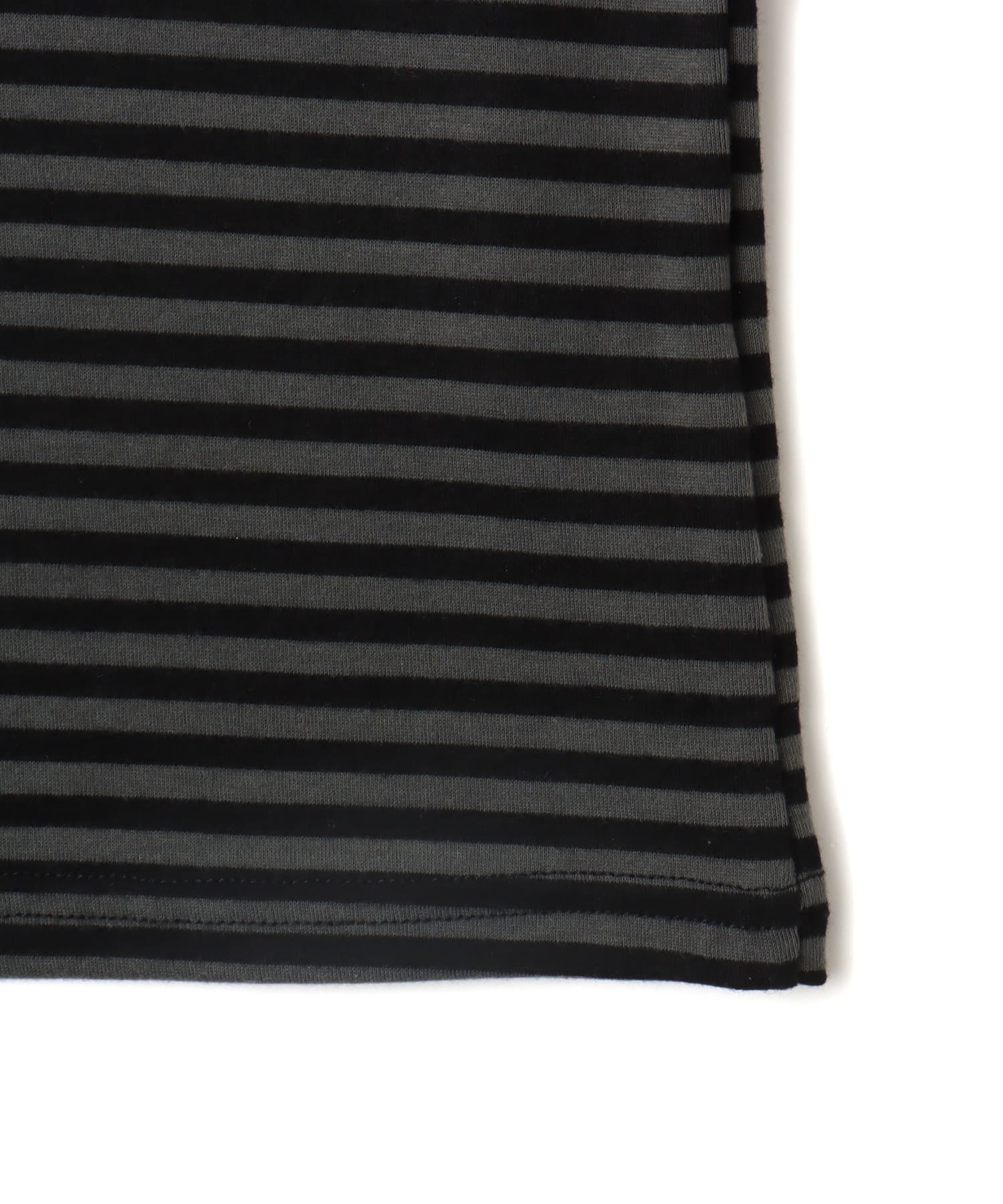 atmos pink Border Off-Shoulder T-shirt CHARCOALの画像
