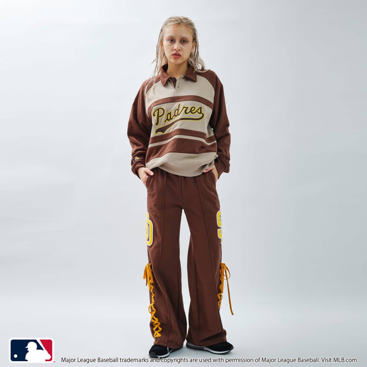 atmos pink MLB Sweat Pants BROWNの画像