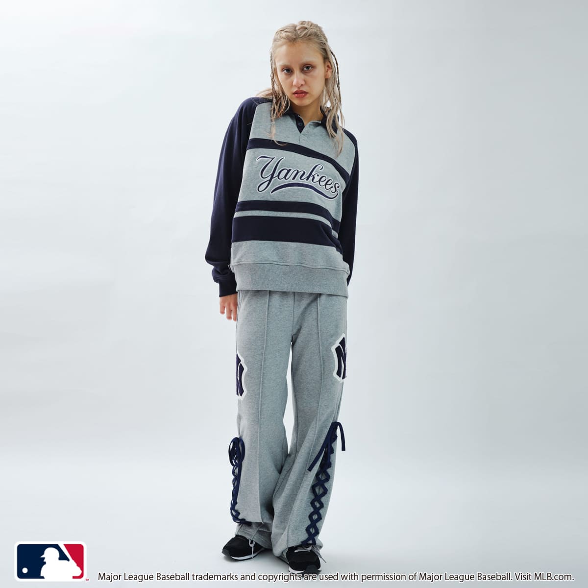 atmos pink MLB Sweat Pants GRAYの画像