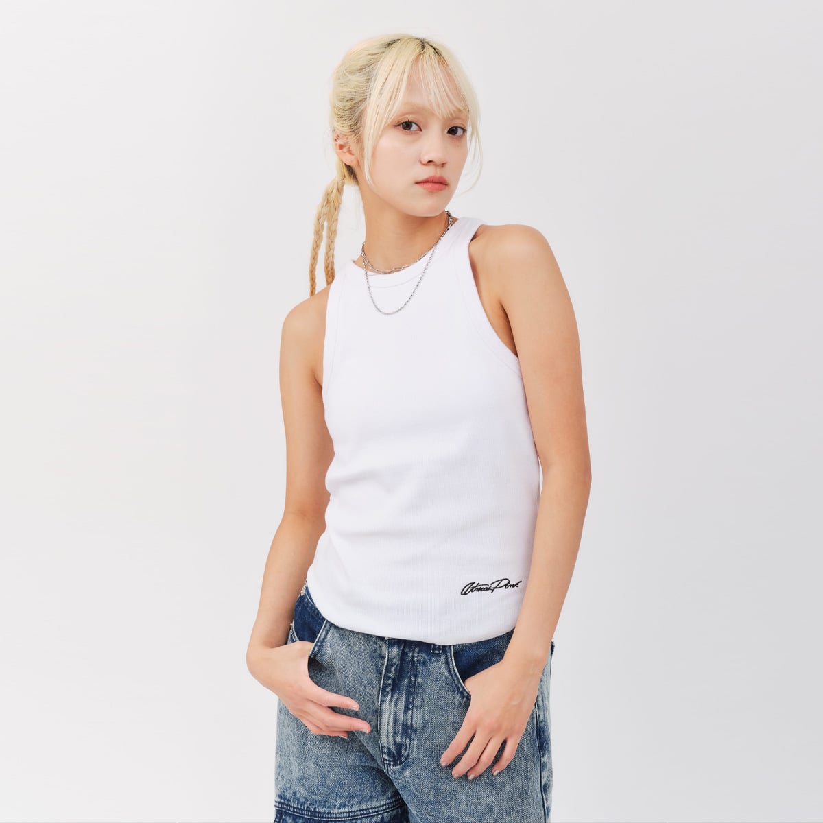 atmos pink Logo Embroidery Tank Top WHITEの画像