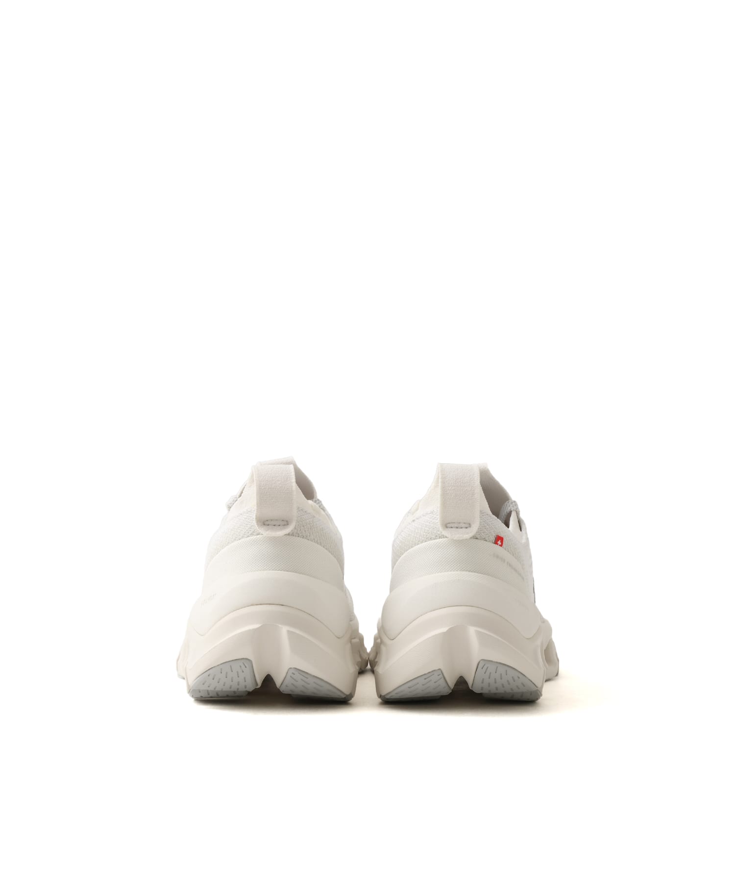 On CLOUD X TEMPO 1 M Ivory | Iceの画像
