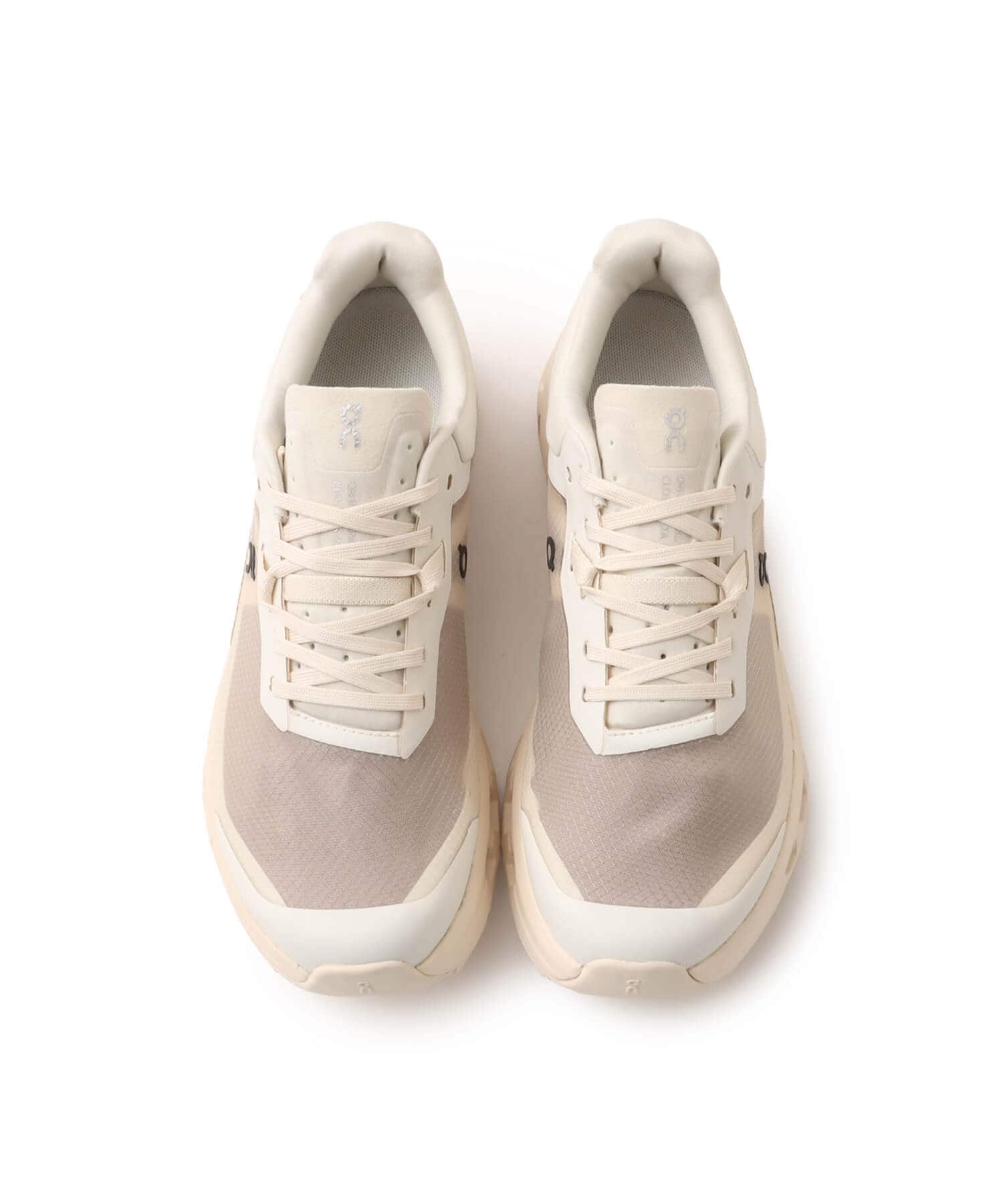 On Cloudvista 2 W Cream | Desertの画像