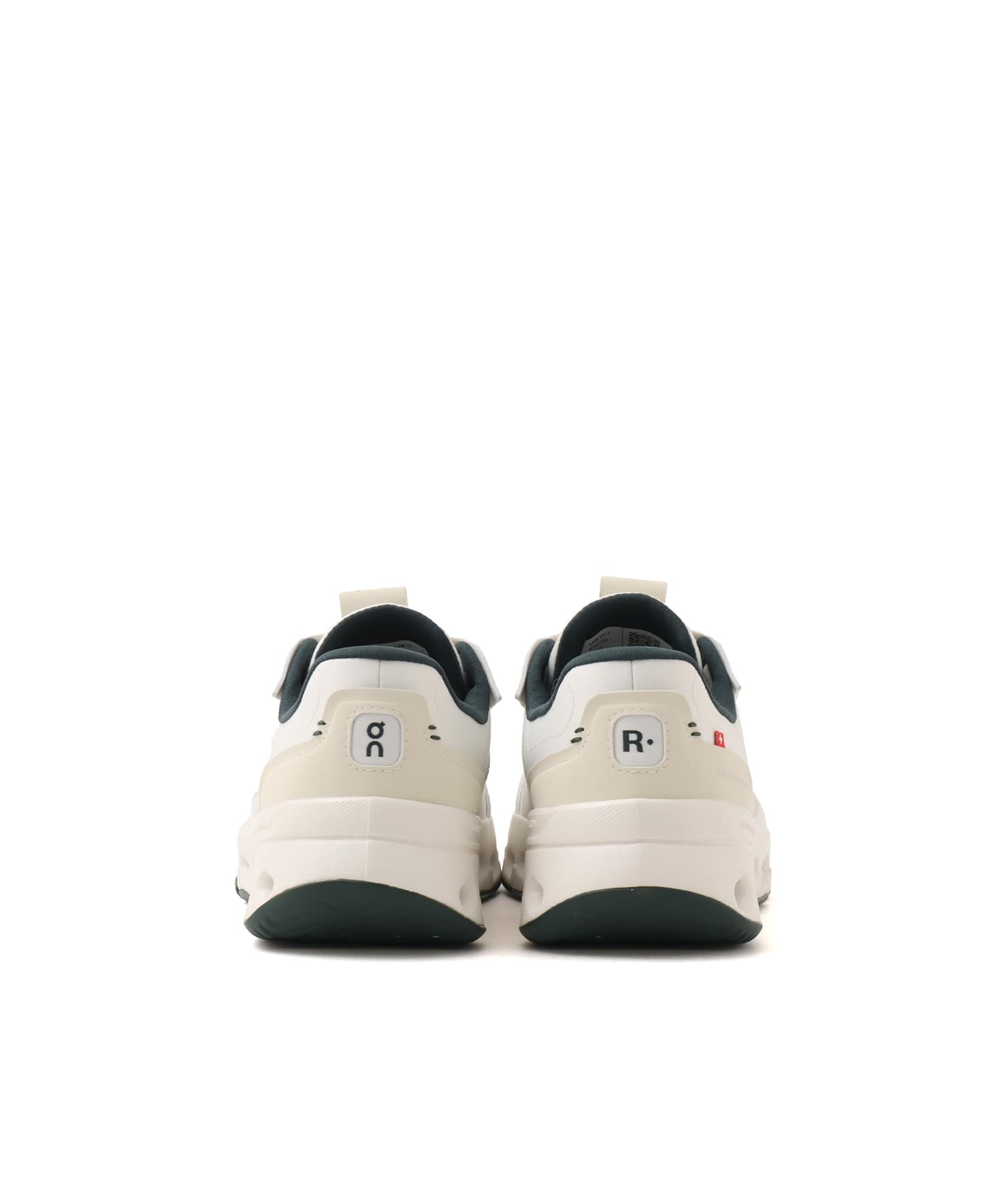 On THE ROGER Wildcard 1 W Ivory | Evergreenの画像