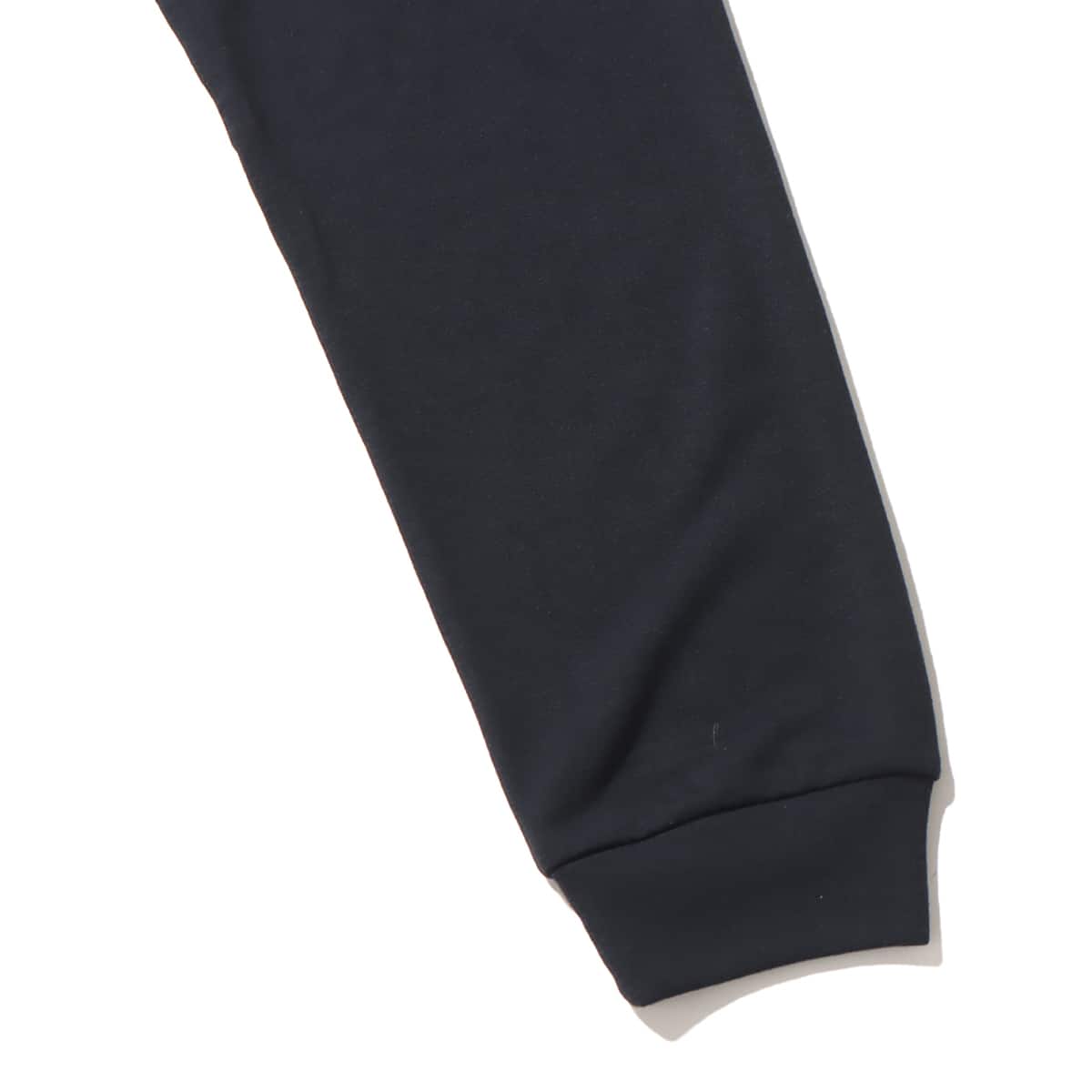 New Balance MET24 Basic Logo Long Sleeve Tee ブラック 23FW-Iの画像
