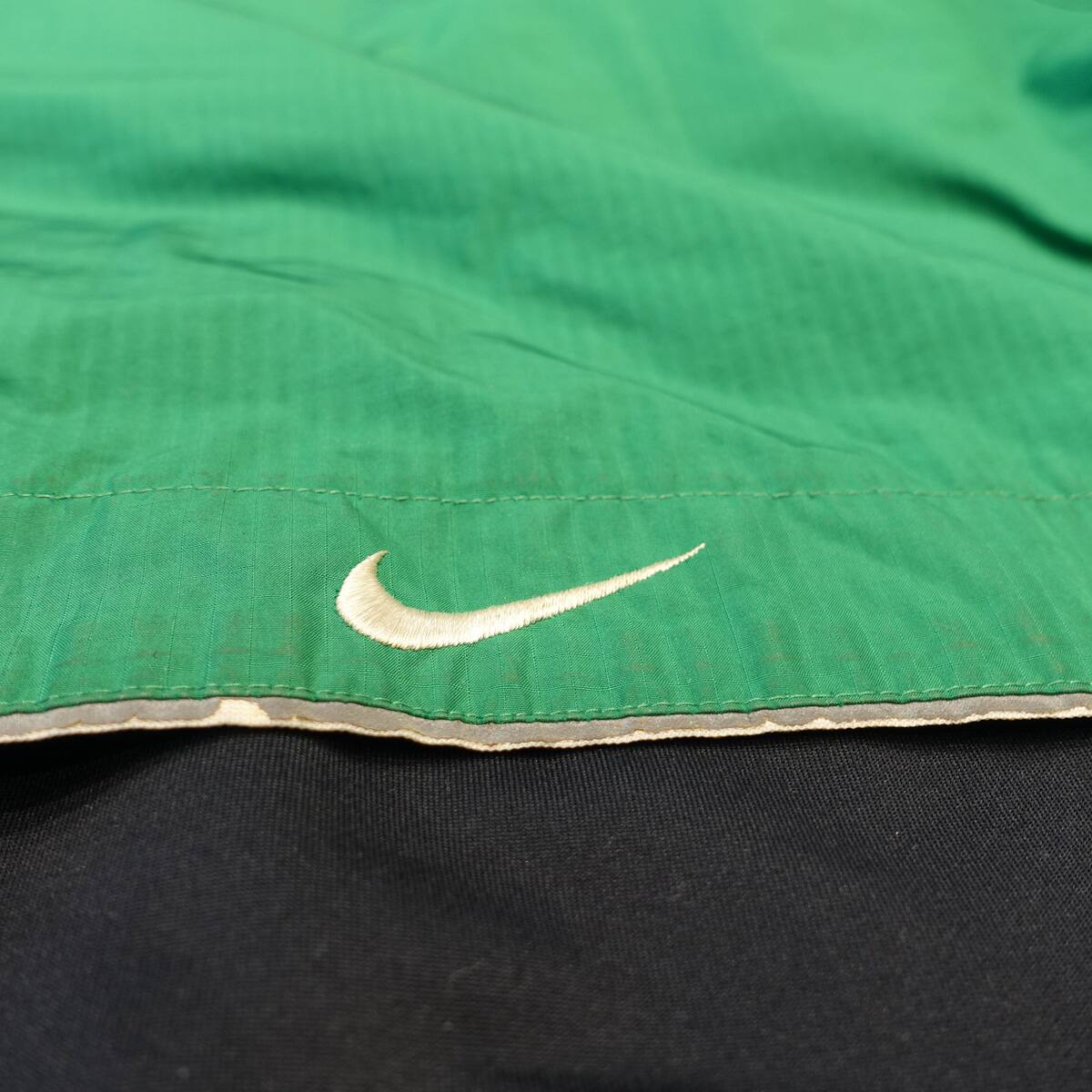 NIKE NYLON JACKET GREENの画像