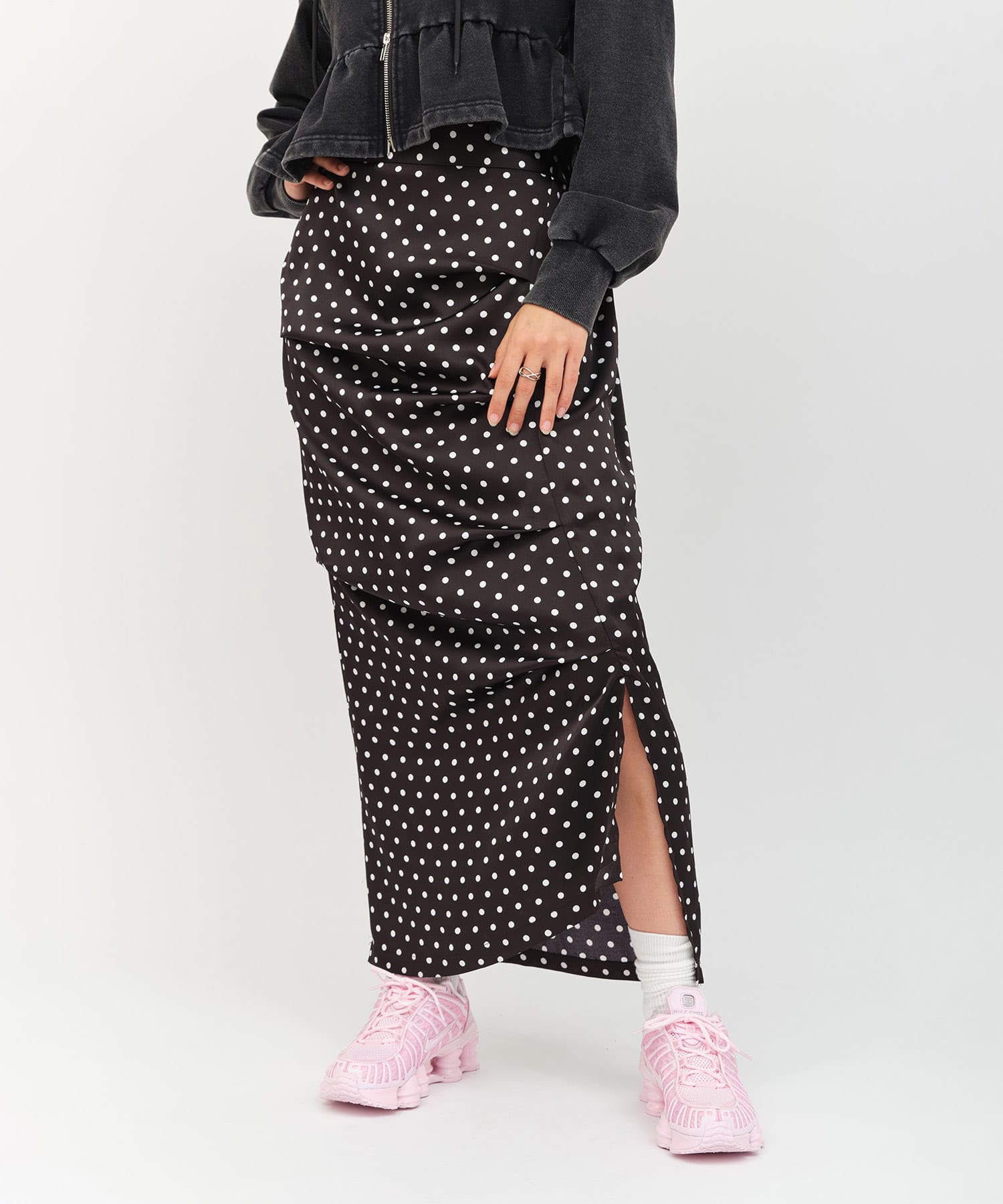 atmos pink Asymmetry Dot Skirt BLACKの画像