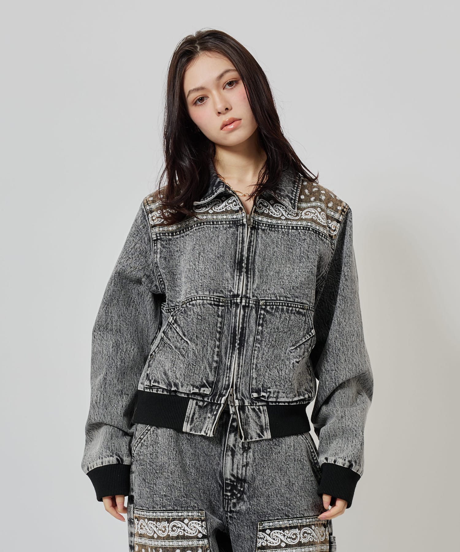 atmos pink Panelled Bandana Denim Jacket BLACKの画像