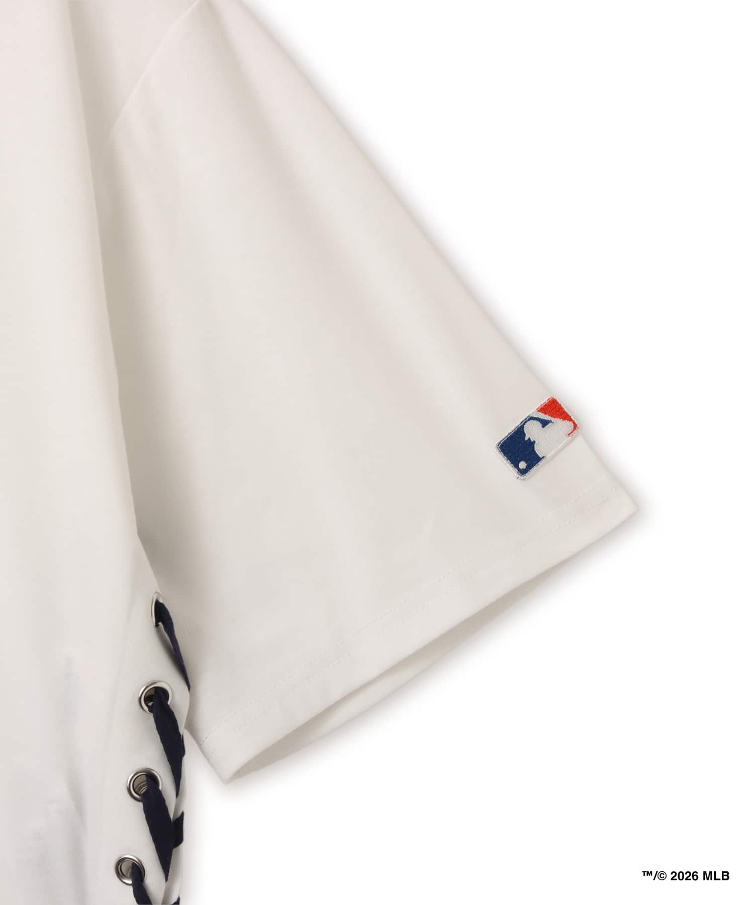 atmos pink x MLB Lace-up T-shirt WHITEの画像