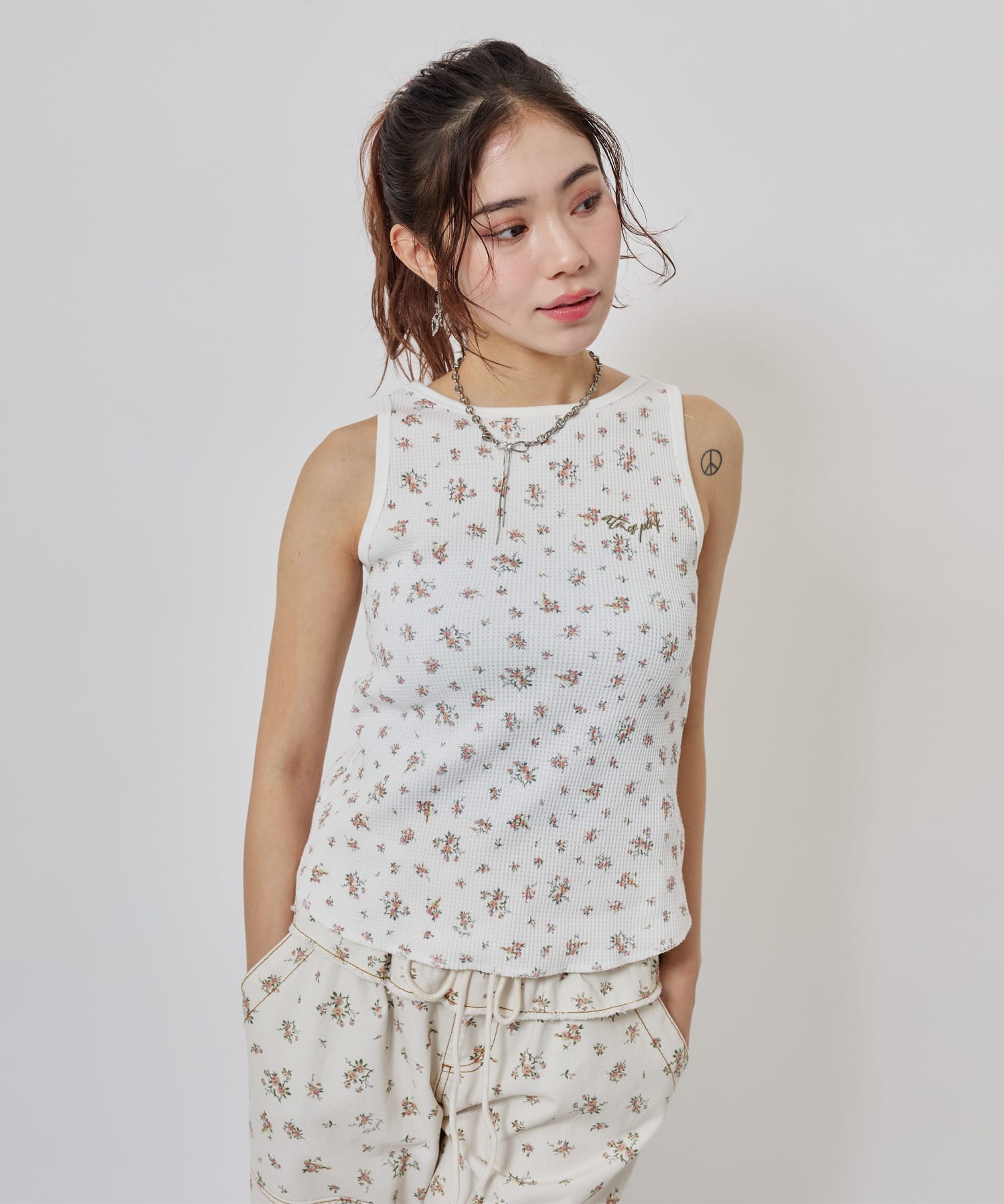 atmos pink Floral Print Tank Top WHITEの画像