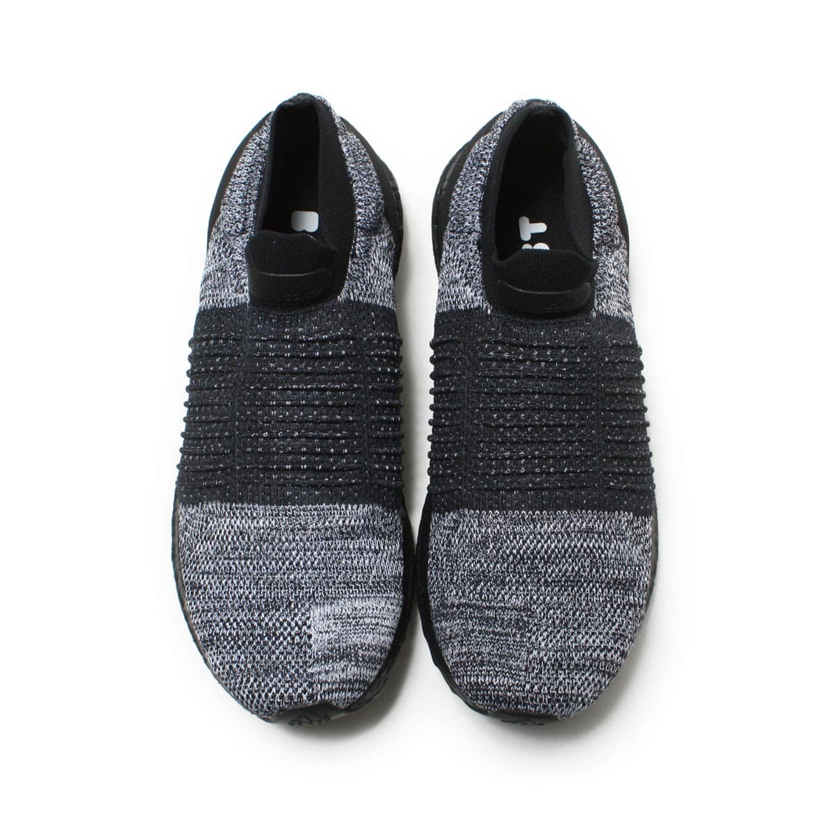 ultra boost laceless core black