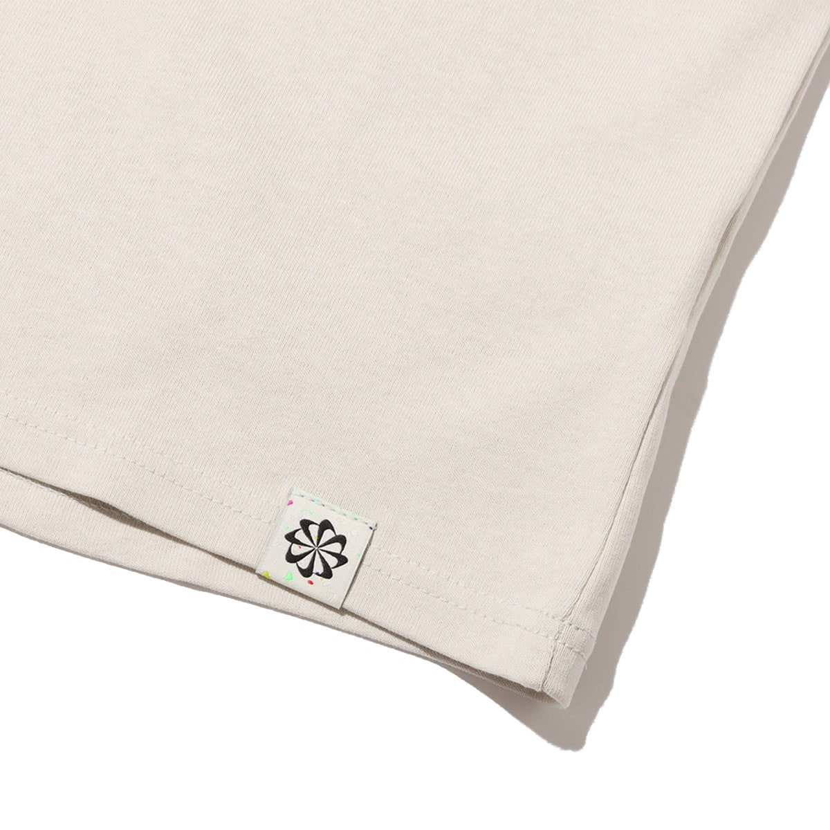 NIKE AS M NSW SUST GRAPHIC LS TEE LIGHT BONE 22SP-Iの画像
