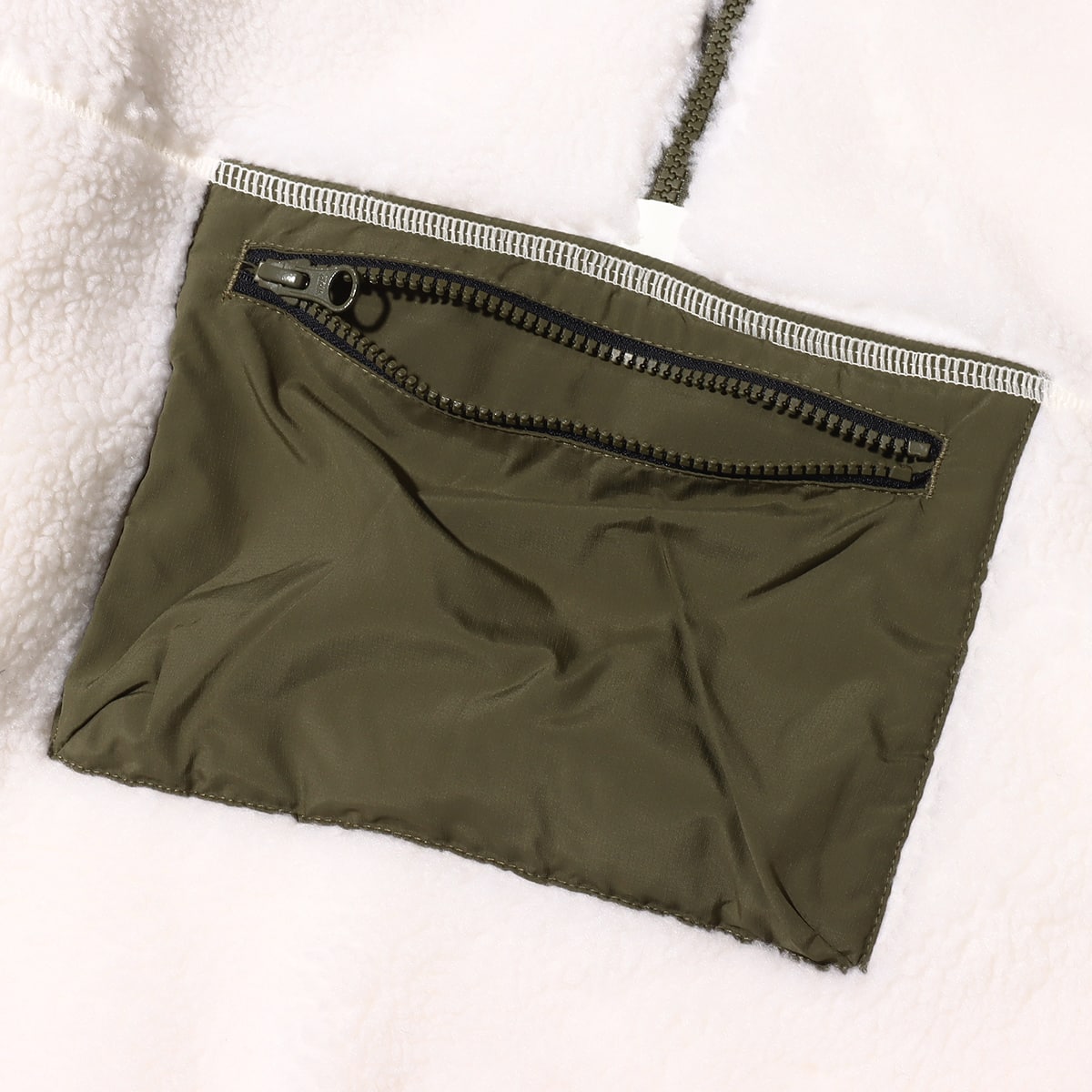 NIKE AS M NK CLUB+ WINTER HZ ANORAK SAIL/MEDIUM OLIVE/BLACK 22HO-Iの画像