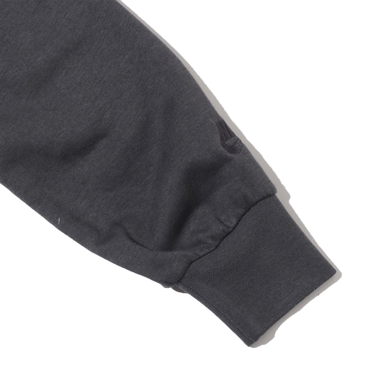NIKE AS W NSW FLC CREW CPPS ANTHRACITE/DARK SULFUR 22SP-Iの画像