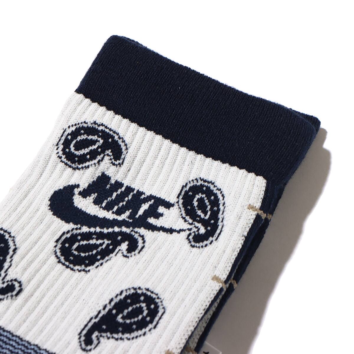 NIKE U NK ED ESS CREW 1PR - 200 PP ALUMINUM/OBSIDIAN/PALE IVORY 22HO-Iの画像
