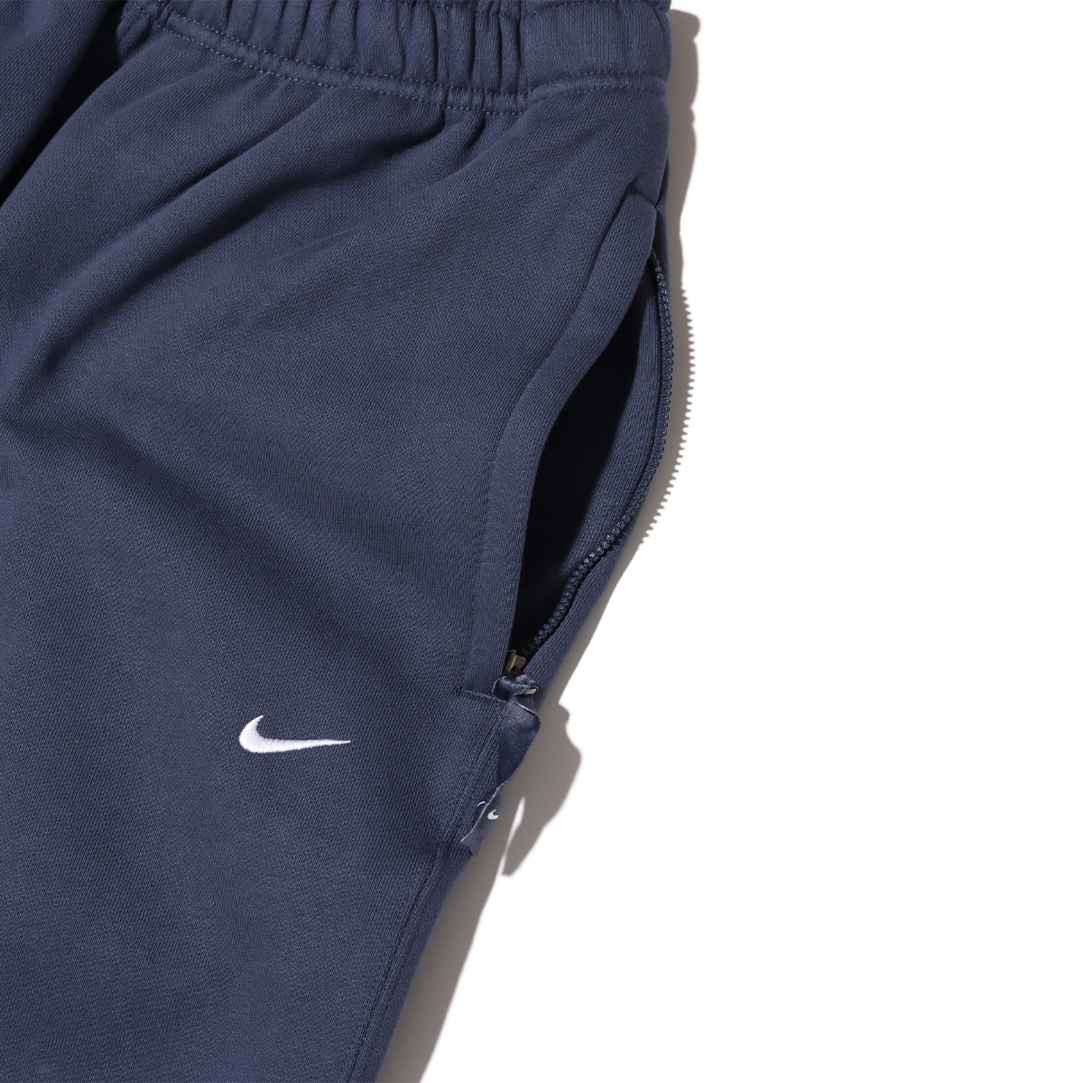 NIKE AS M NK SOLO SWSH FLC CF PANT THUNDER BLUE/WHITEの画像