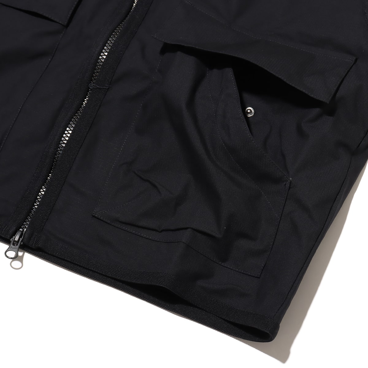 NIKE AS W NSW ESSTL WVN LSE CRGO BLACK/WHITE の画像