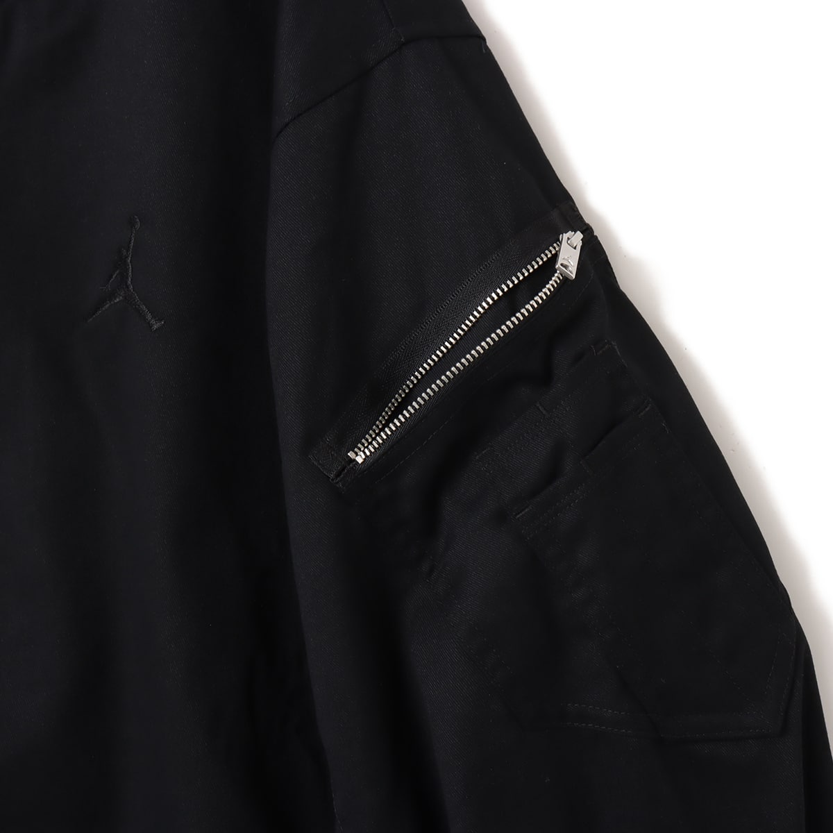 JORDAN BRAND M J ESS STMT LTWT RNGD JKT BLACKの画像