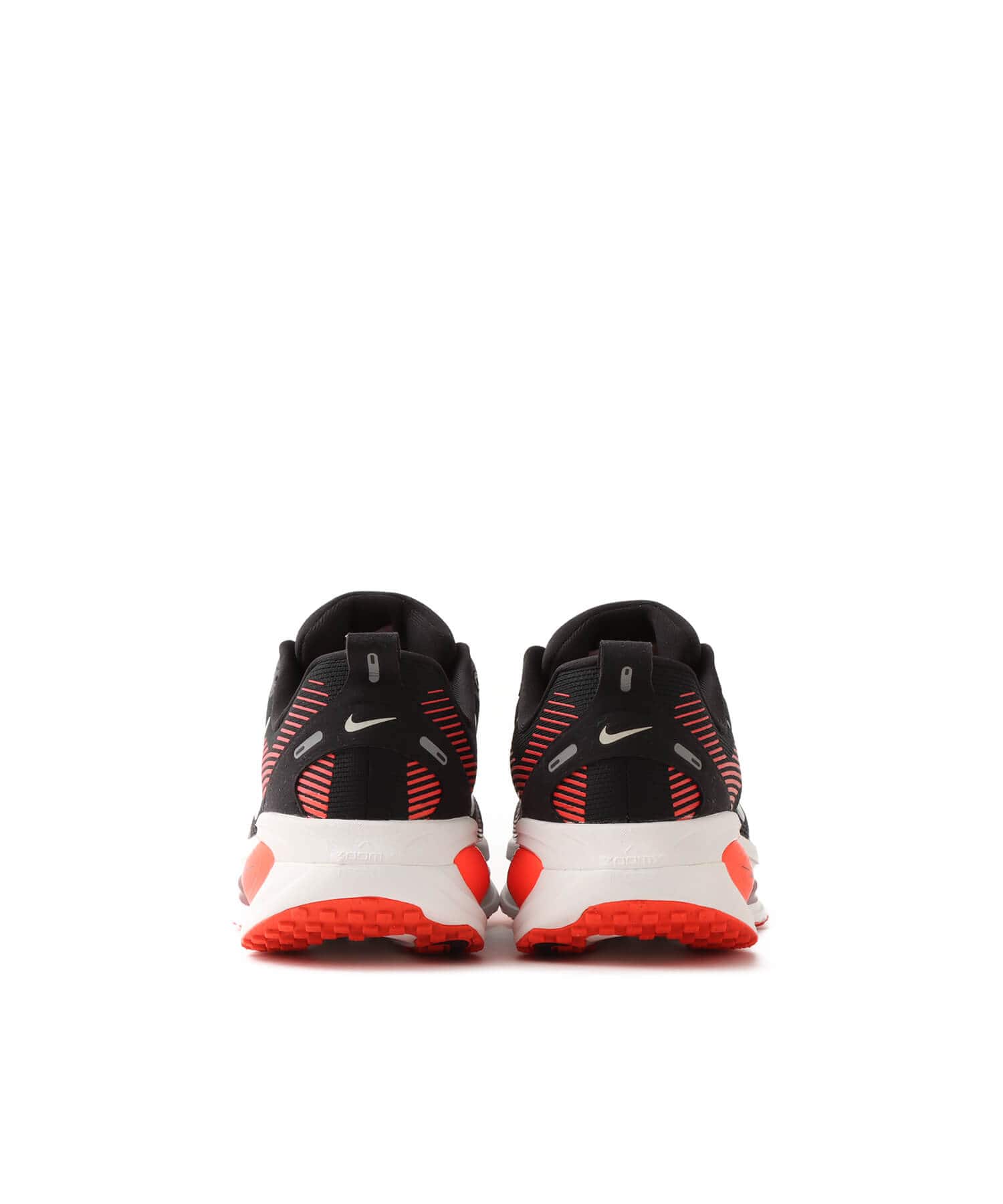 NIKE VOMERO 18 BLACK/METALLIC SILVER-BRIGHT CRIMSONの画像