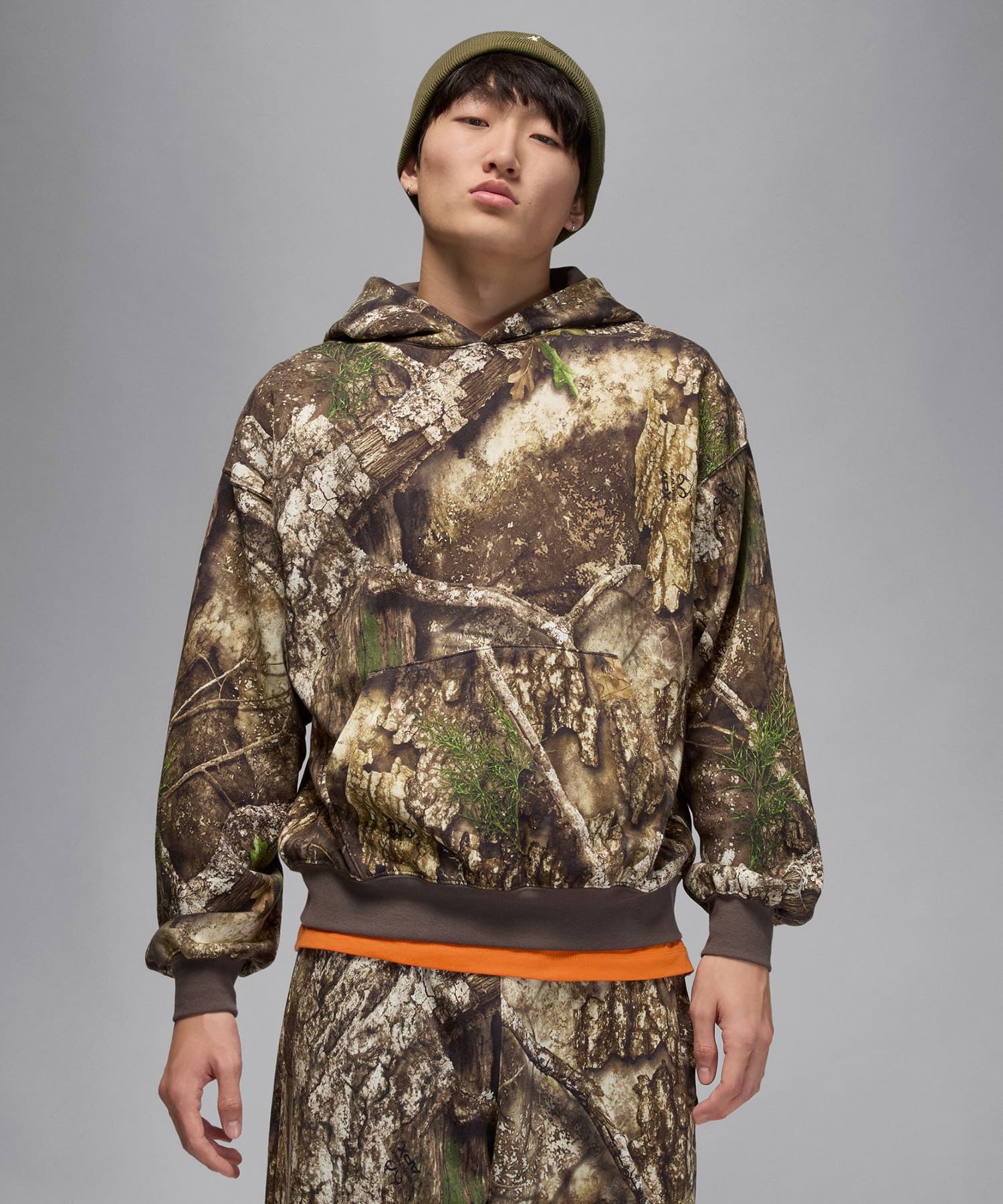 JORDAN BRAND M J BRK FLC PO RLT MEDIUM OLIVE/SAILの画像