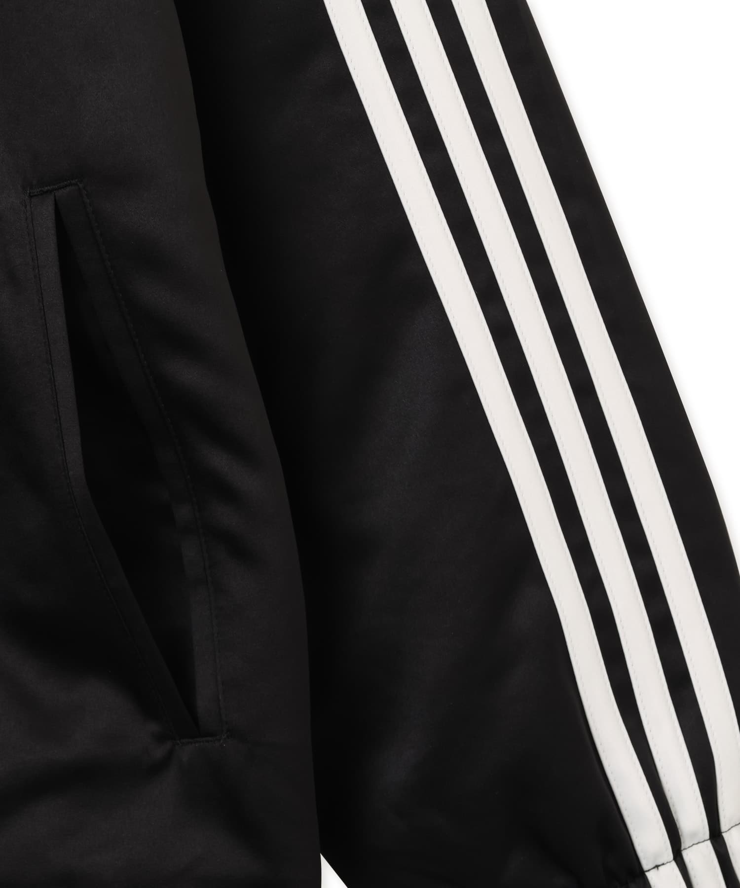 adidas 3 STRIPES SATIN COACHES JACKET ブラックの画像