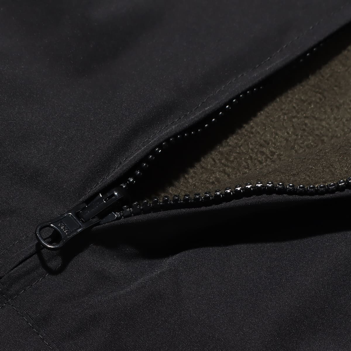 CARHARTT DENBY REVERSIBLE JACKET Black / Cypress 20FA-Iの画像