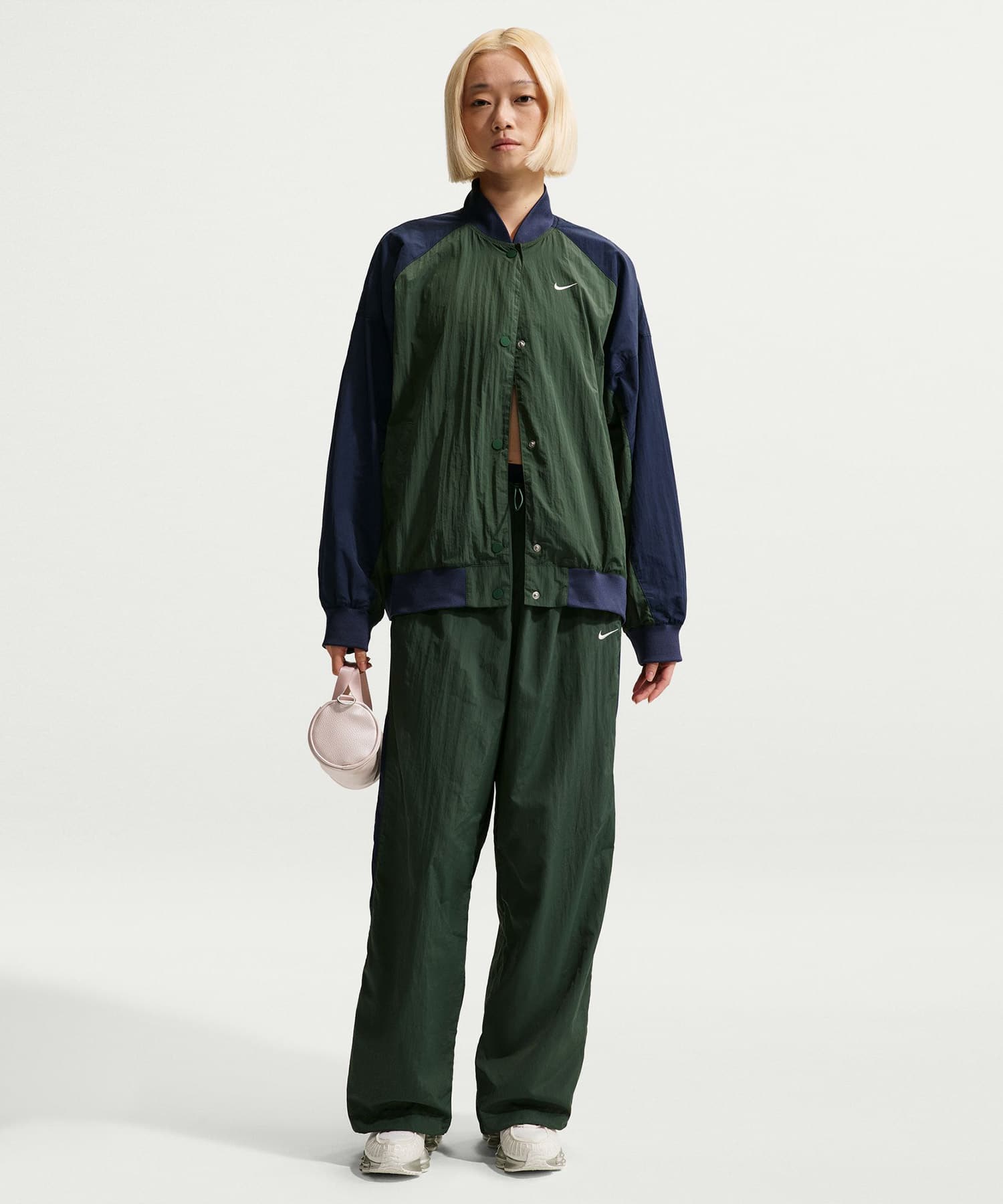 NIKE AS W NSW PARACHUTE HR PANT GREENの画像