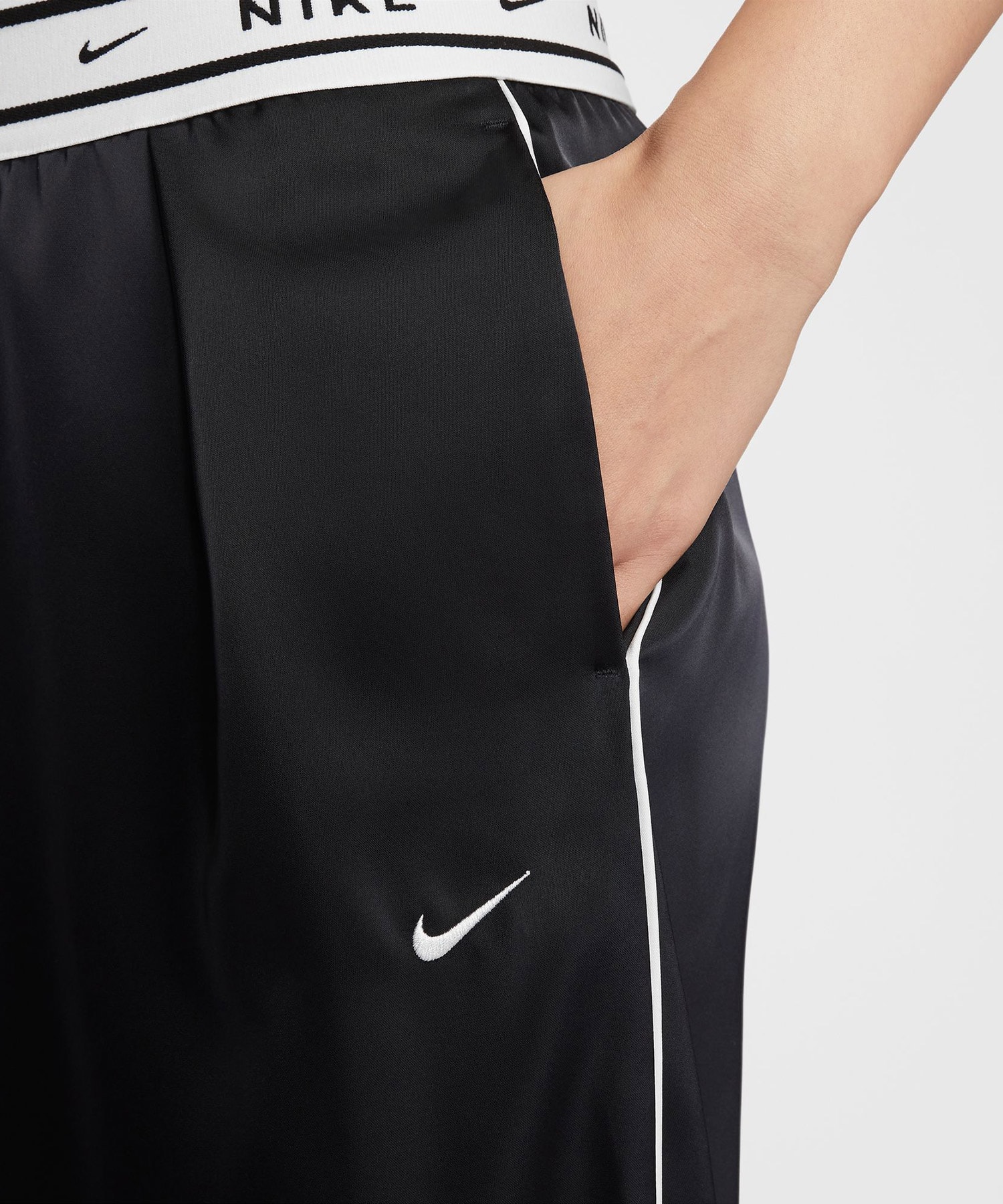 NIKE AS W NSW OFFLN WVN STN PANT BLACKの画像