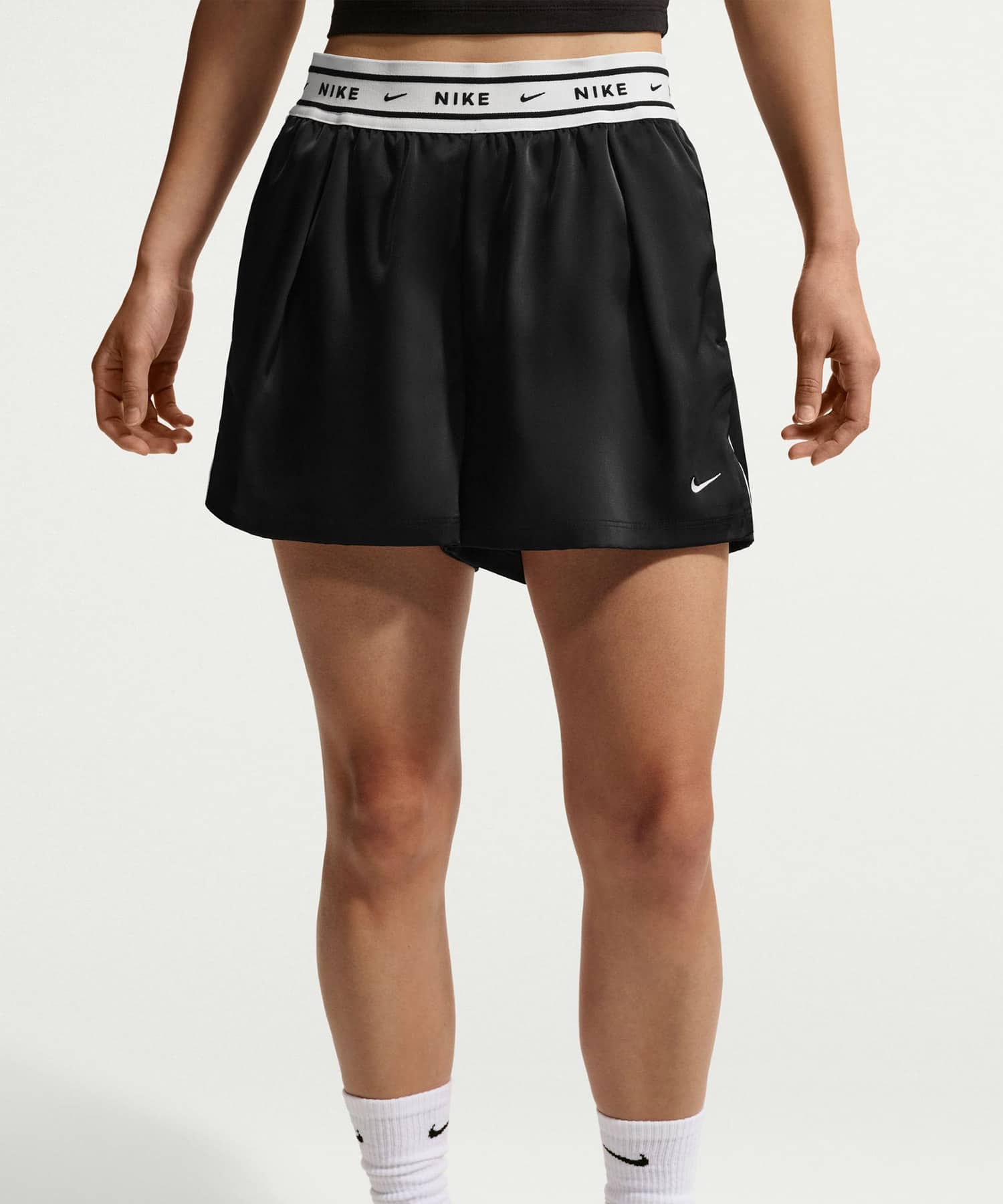 NIKE AS W NSW OFFLN WVN STN SHORT BLACK/(SAIL)の画像