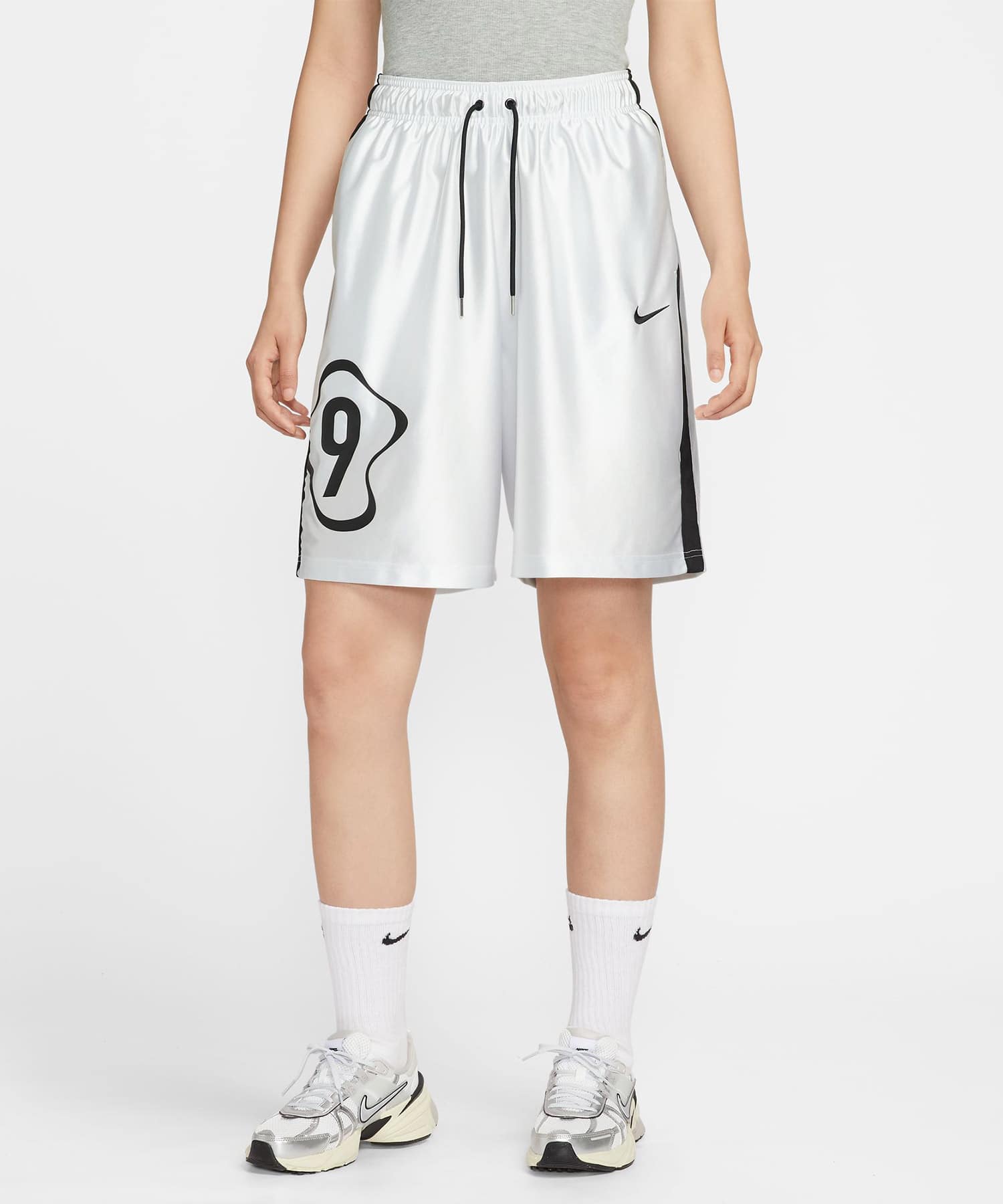 NIKE AS W NSW MESH SHORT GCEL METALLIC SILVERの画像