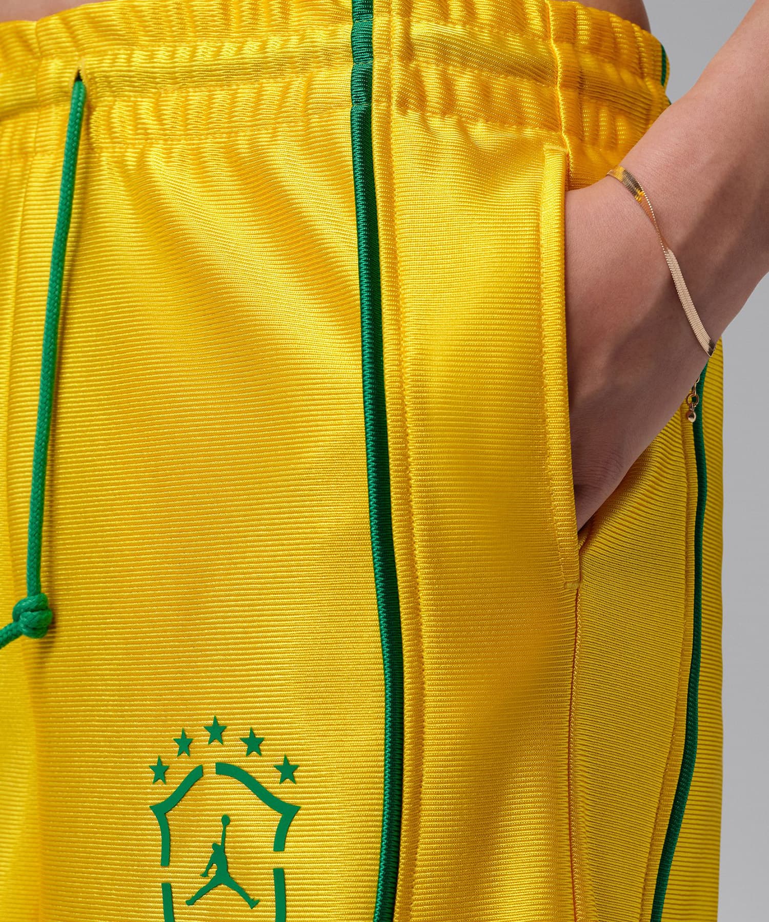 JORDAN BRAND AS W J BRK NOV KNIT SHORT P6 VARSITY MAIZE/(LUCKY GREEN)の画像